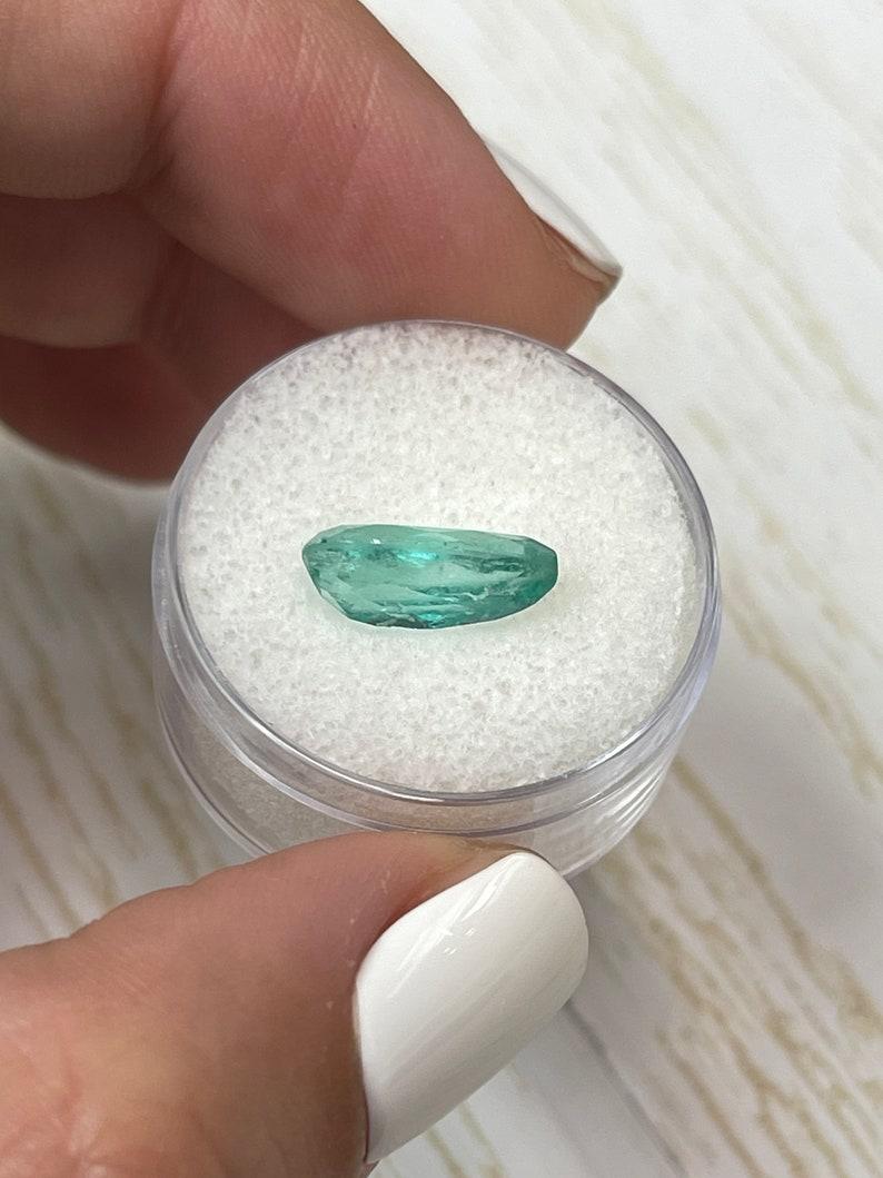 De las mujeres Esmeralda colombiana verde azulada clara de 2,80 quilates - Lágrima talla pera Birthstone de mayo en venta