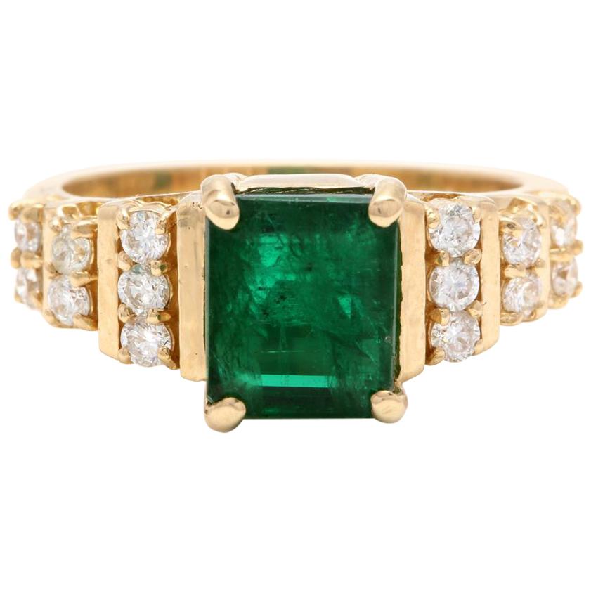 2.80 Carat Natural Emerald and Diamond 14 Karat Solid Yellow Gold Ring For Sale