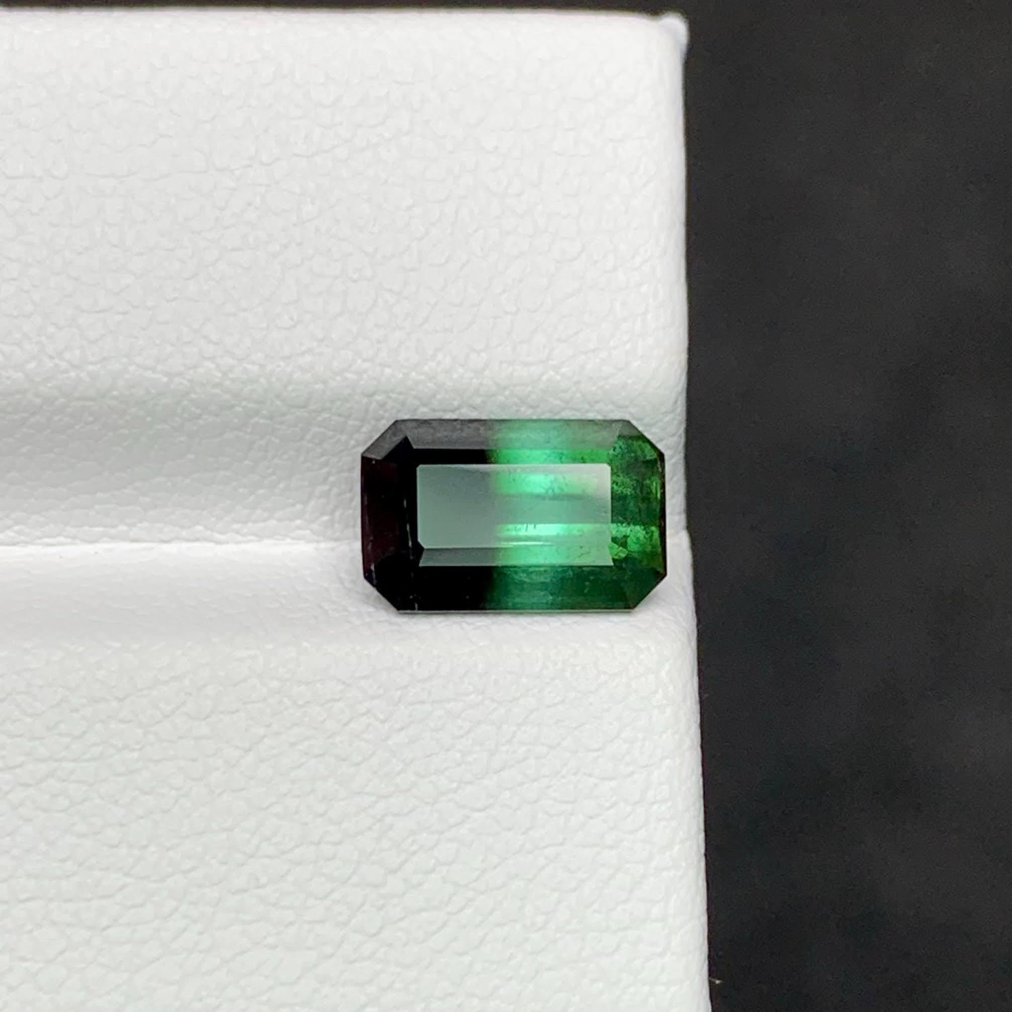 Peso 2,80 carati 
Dimensioni 9,8x6,3x5,2 mm
Trattamento Nessuno 
Origine Pakistan 
Chiarezza SI
Forma Taglio Smeraldo 




Questa tormalina bicolore naturale sfusa da 2,80 carati è un'affascinante gemma estratta dai ricchi giacimenti del Pakistan.