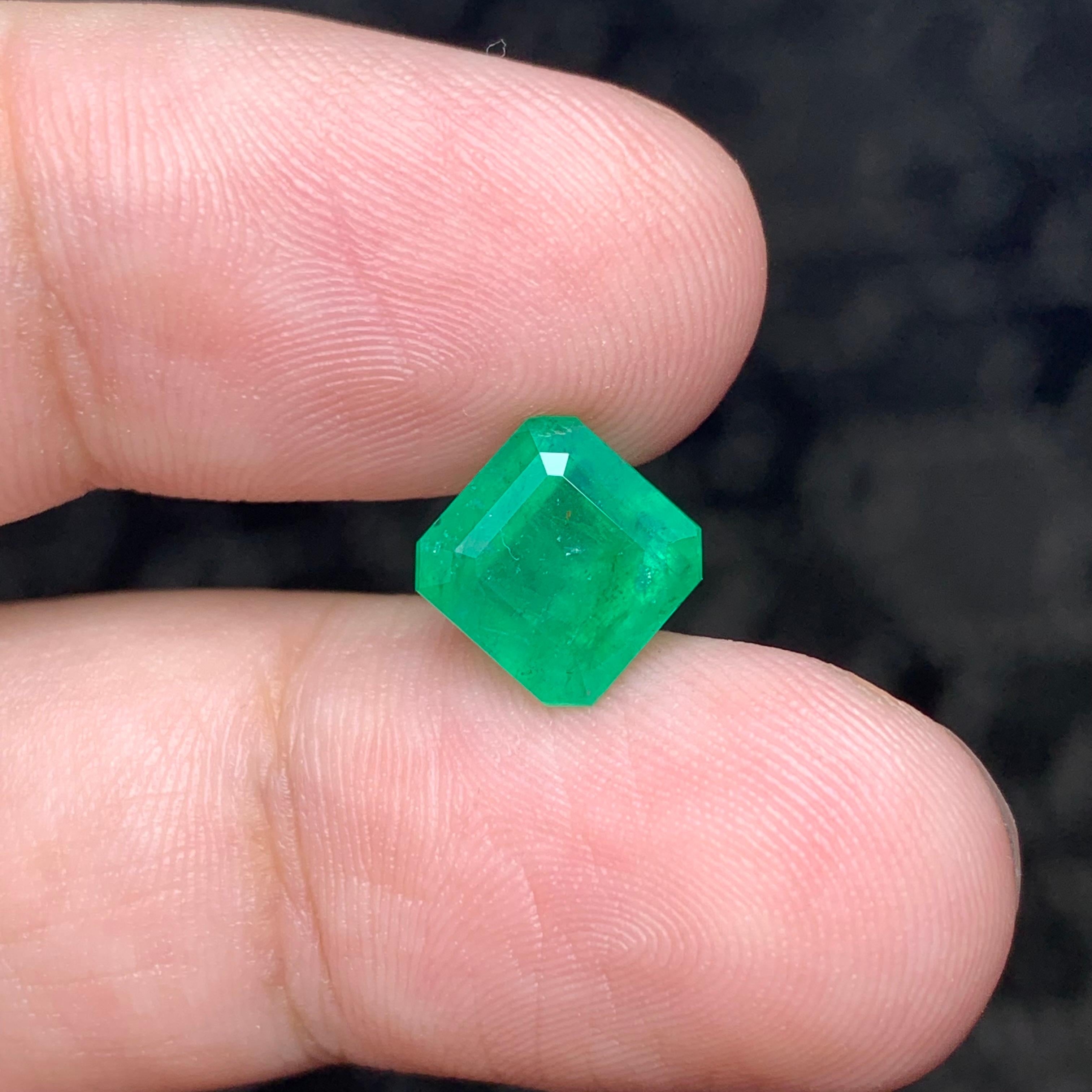 Best Quality 2.80 Carat Natural Loose Emerald Gemstone May Birthstone  For Sale 4