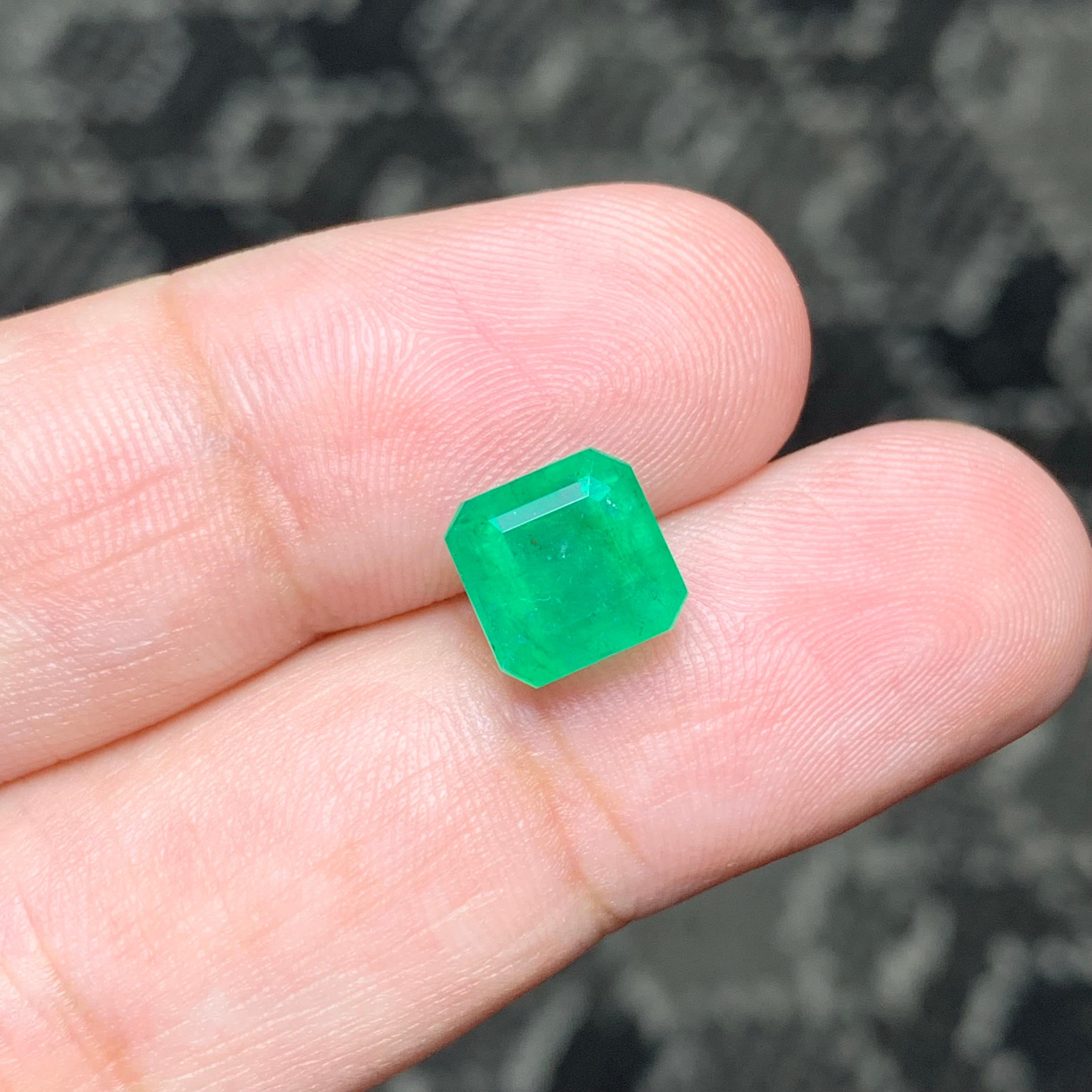 Best Quality 2.80 Carat Natural Loose Emerald Gemstone May Birthstone  For Sale 5