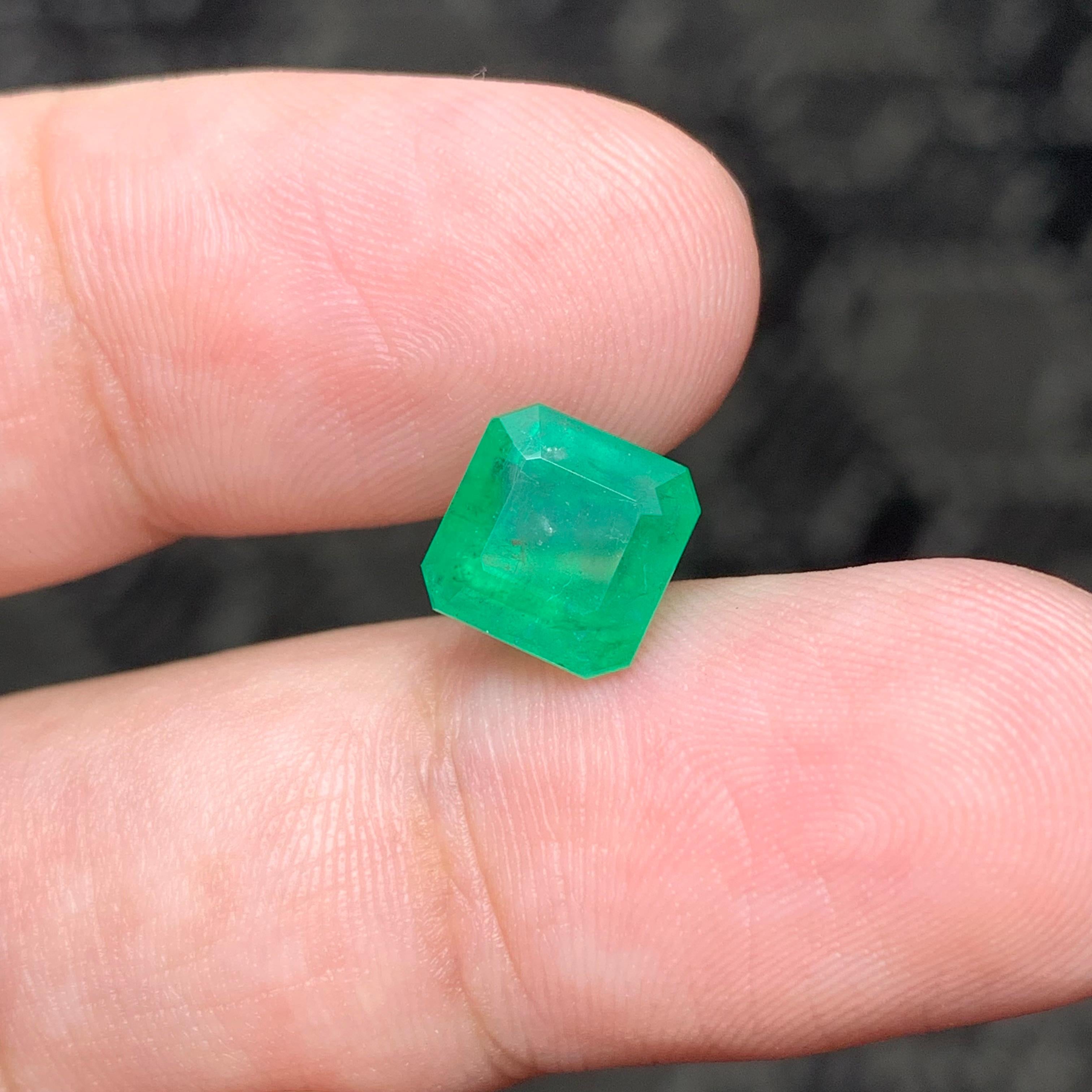 Best Quality 2.80 Carat Natural Loose Emerald Gemstone May Birthstone  For Sale 7