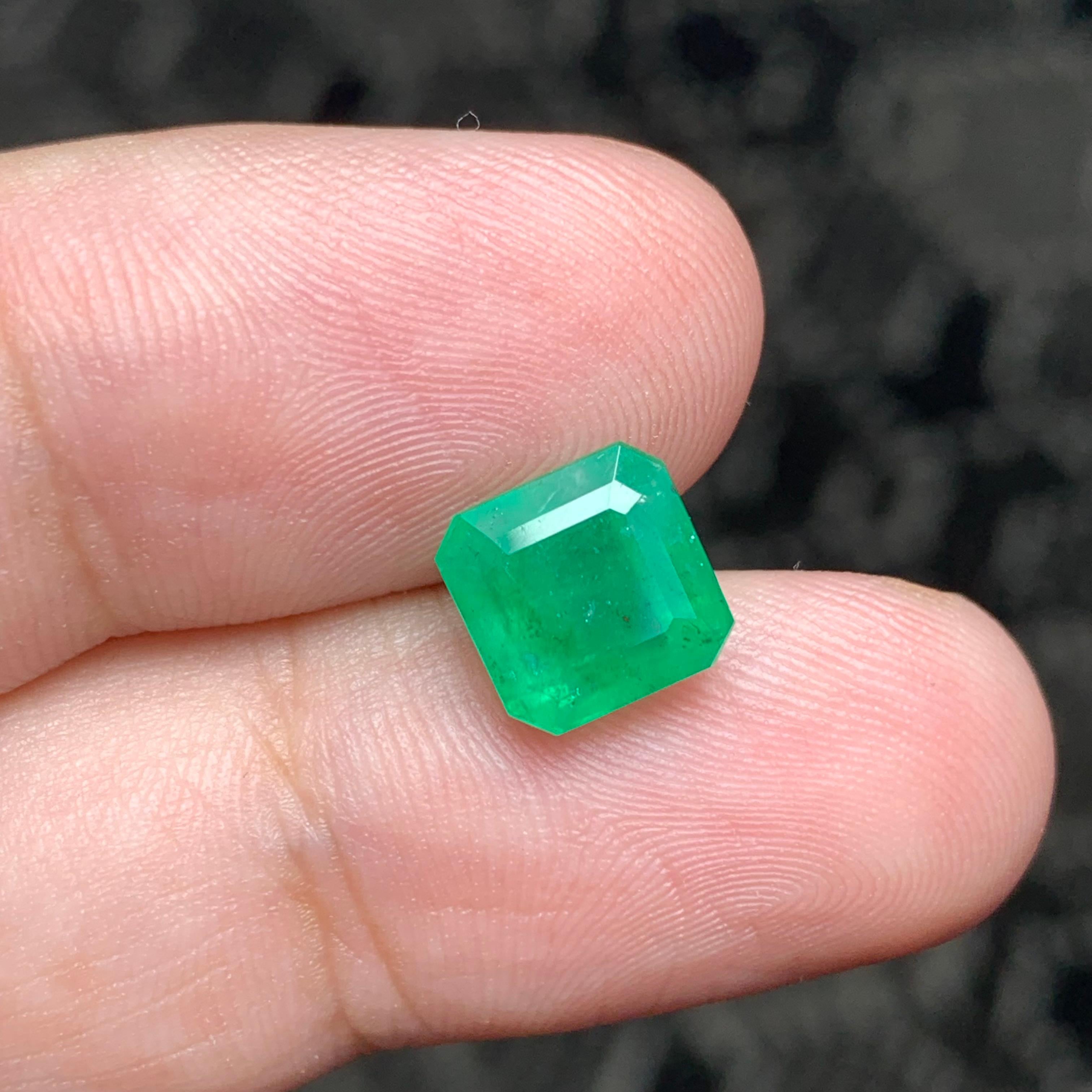 Best Quality 2.80 Carat Natural Loose Emerald Gemstone May Birthstone In New Condition In Peshawar, PK