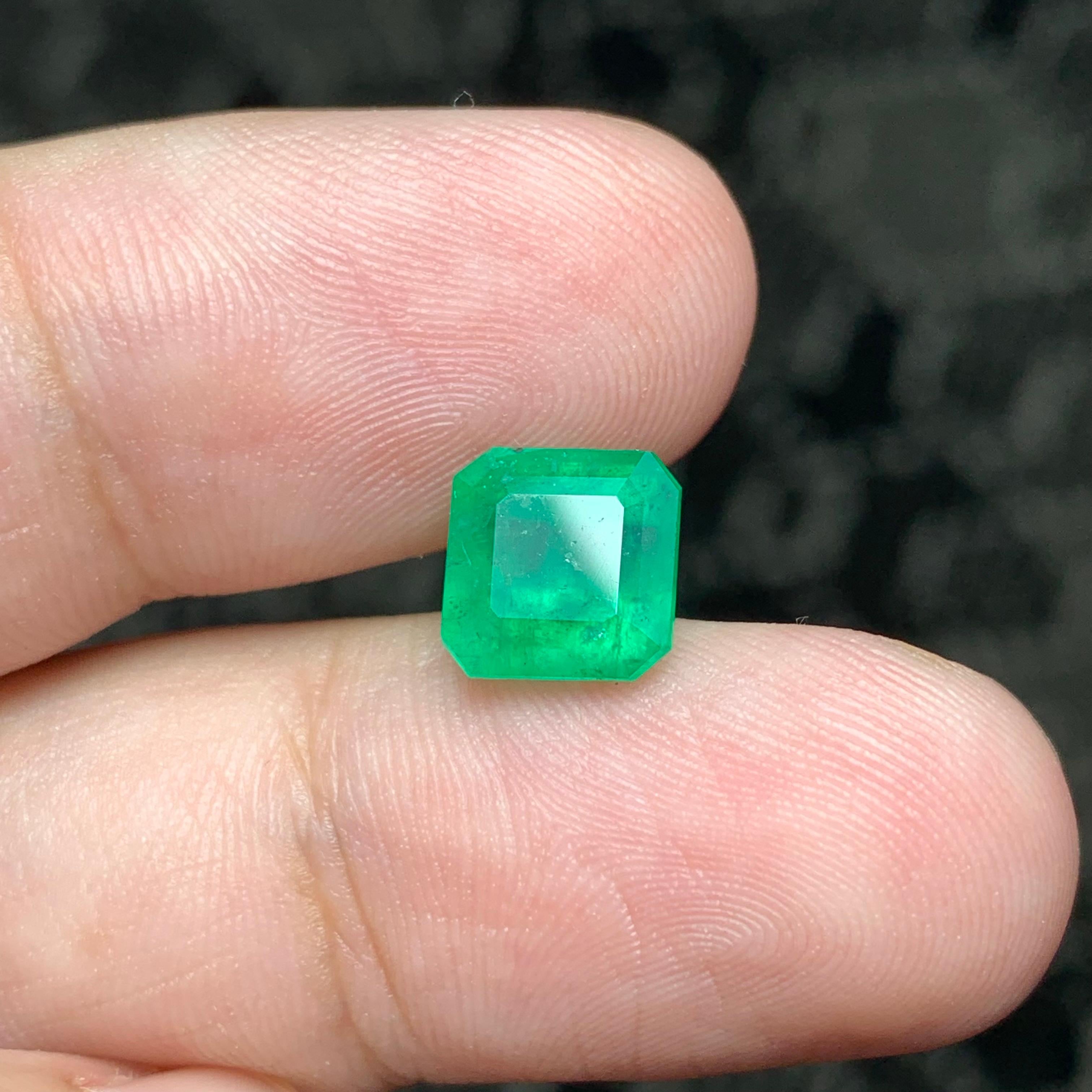 Best Quality 2.80 Carat Natural Loose Emerald Gemstone May Birthstone  For Sale 1