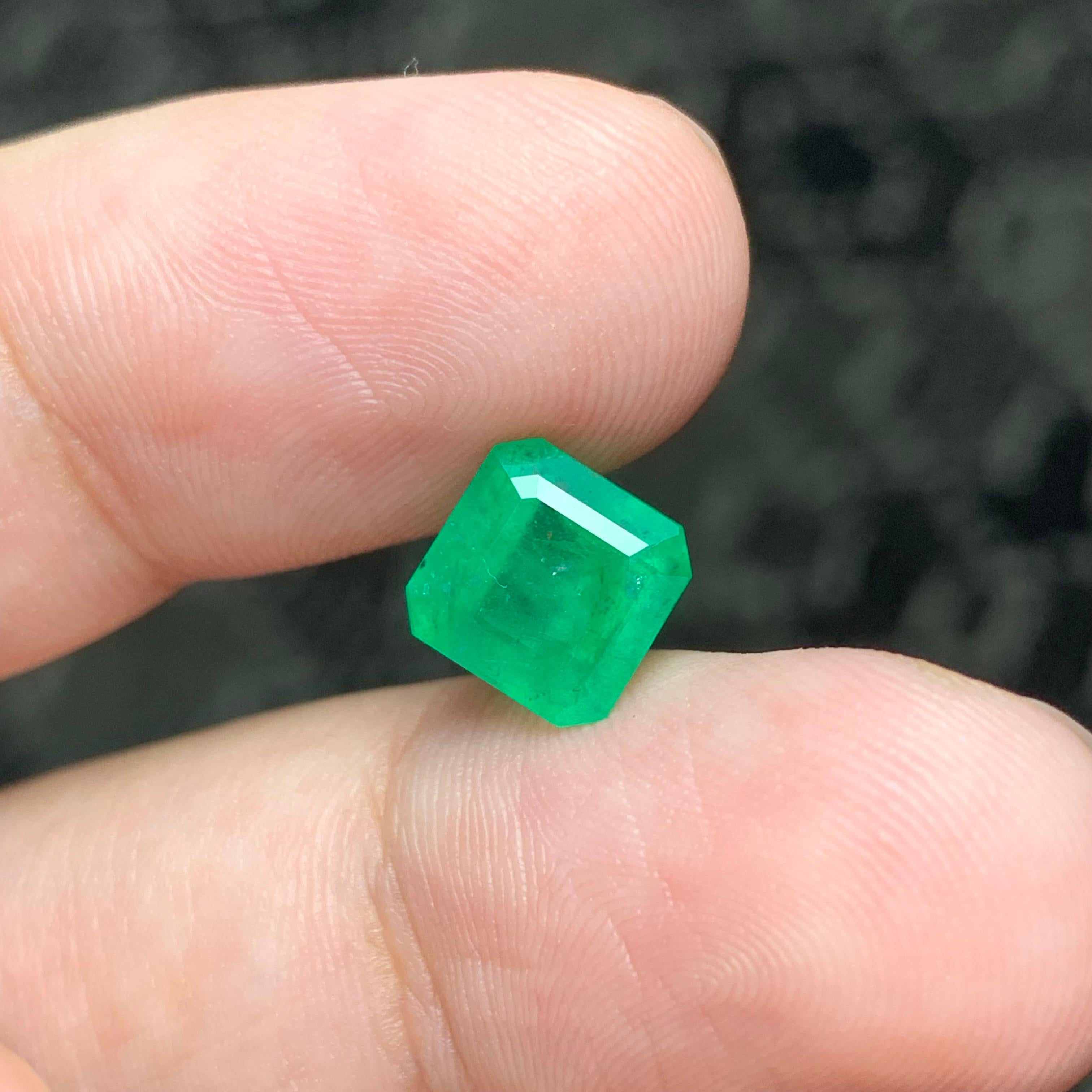 Best Quality 2.80 Carat Natural Loose Emerald Gemstone May Birthstone  For Sale 3