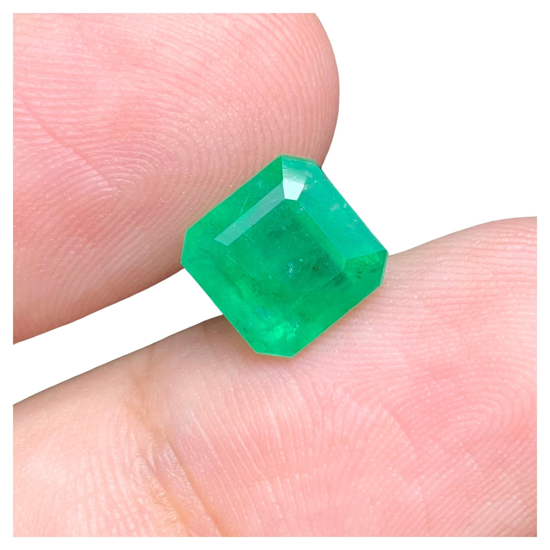 Best Quality 2.80 Carat Natural Loose Emerald Gemstone May Birthstone  For Sale