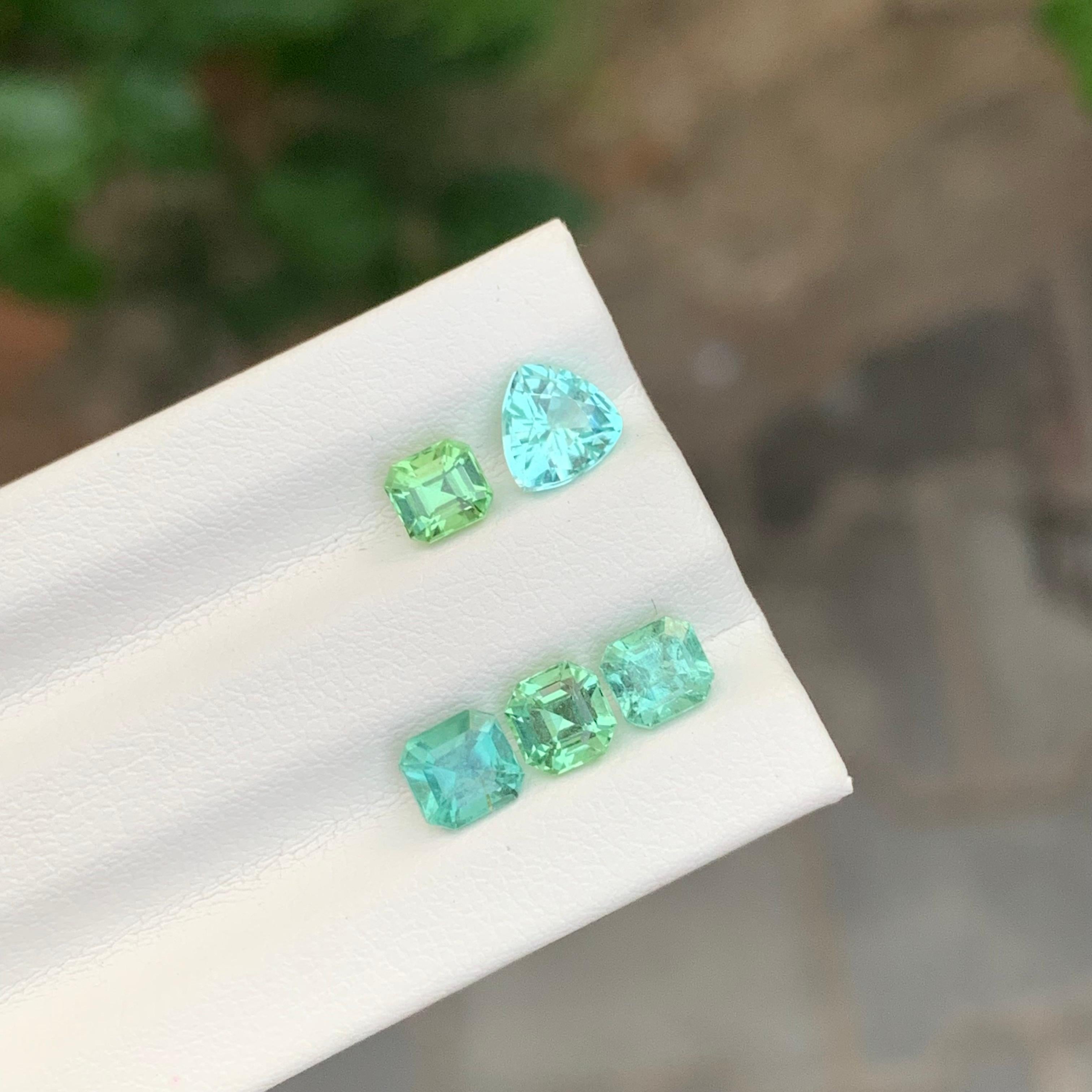 Lotto di tormaline sfuse

Peso: 2,80 Carati
Dimensioni: Da 0,45 a 0,70 carati
Origine: Kunar Afghanistan
Forma: Forma mista
Colore: Verde mare e verde menta
Trattamento: Non
Certificato: Su richiesta

La tormalina è una gemma affascinante nota per