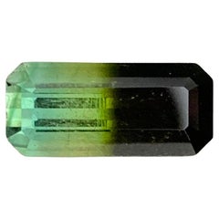 Gema natural suelta de 2.80 quilates de turmalina tricolor en forma de esmeralda
