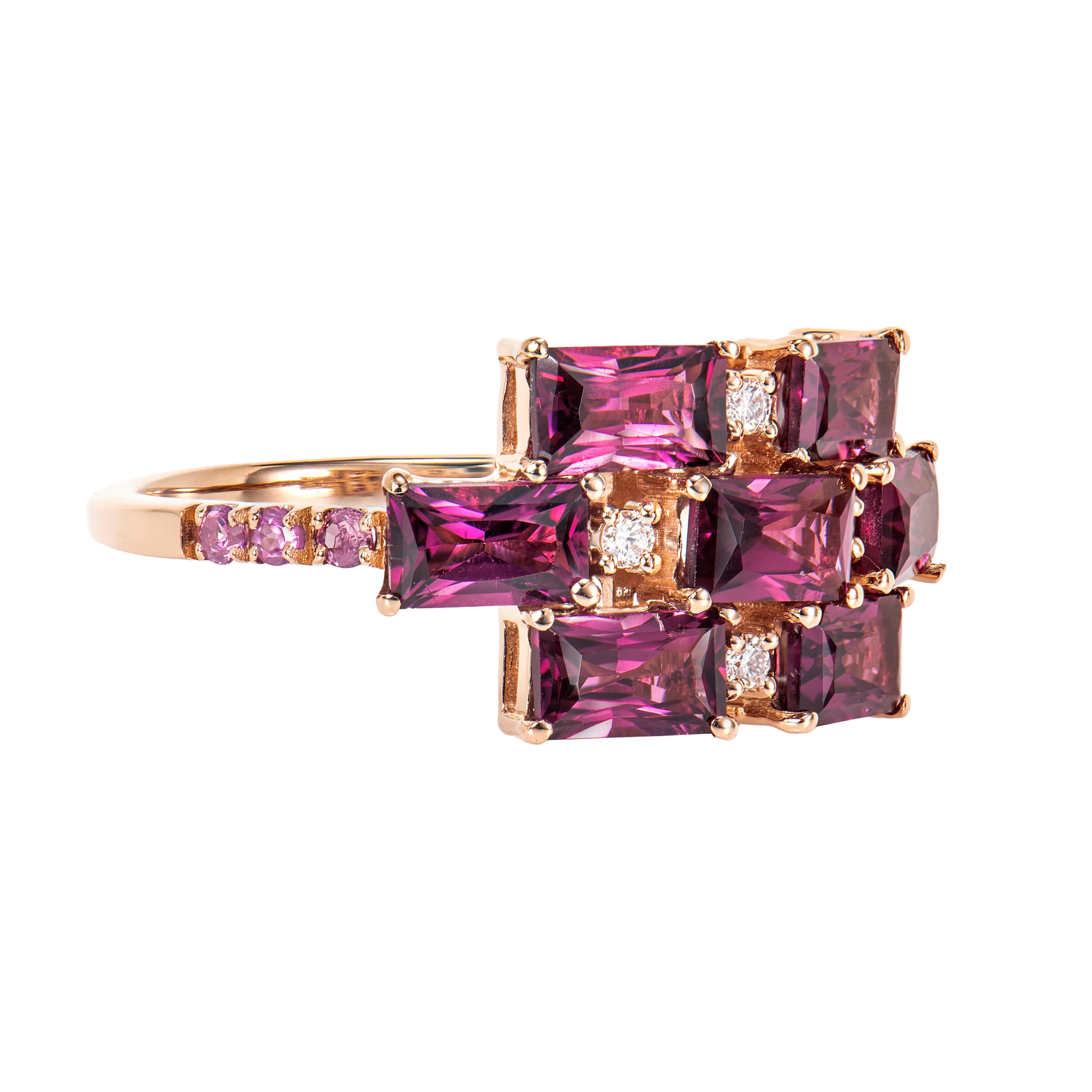 It is a fancy rhodolite ring in an octagon shape. This ring made of precious stone has a timeless, exquisite appeal that can be worn on a variety of occasions. Materials such as  rhodolite are suitable. One of these is a rose gold rhodolite ring.
 