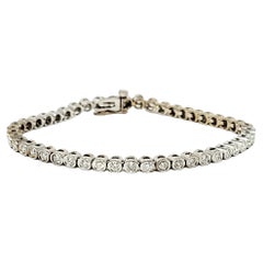Bracelet tennis en or 18 carats et diamants taille ronde brillants de 2,80 carats sertis sur le chaton