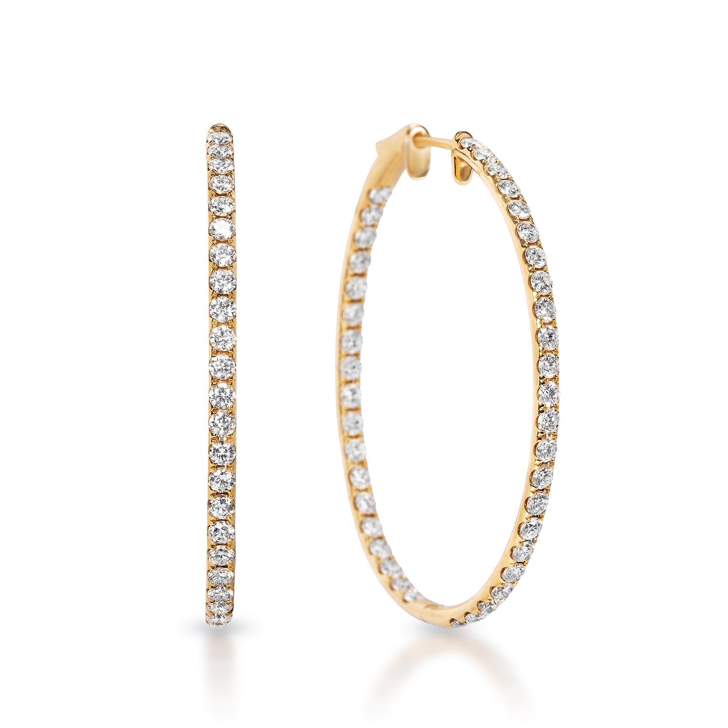 Oval Diamond Hoop Earrings 


1.50 inches long  x 1.25 inches wide

Carat Weight: 2.80 Carats
Shape: Round Brilliant Cut
Metal: 14 Karat Yellow Gold
Style: Hoop Earrings