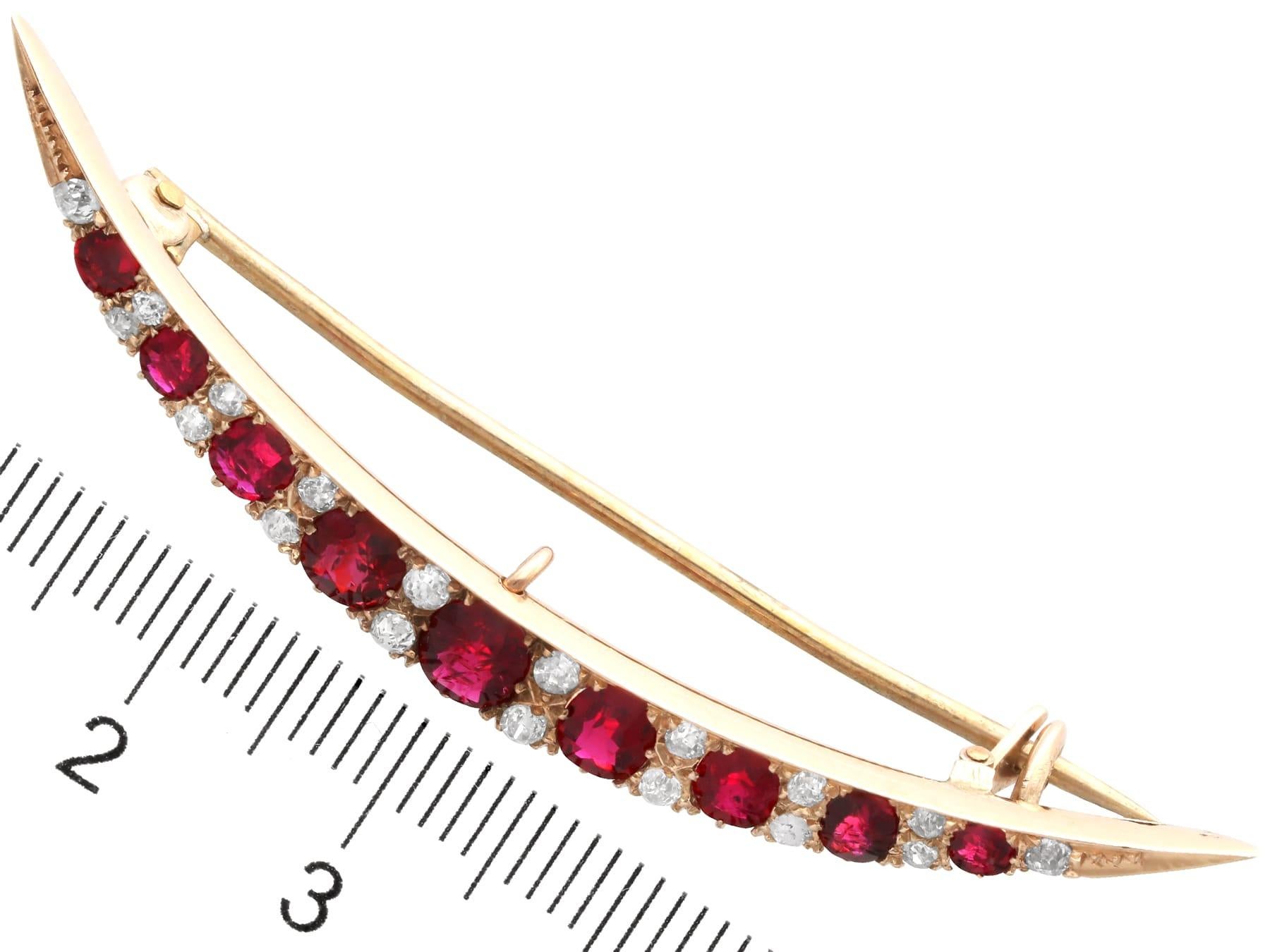 Rubí de 2,80 quilates, diamante de 0,50 quilates Broche de media luna de oro rosa de 9 quilates Circa 1910 en venta 1