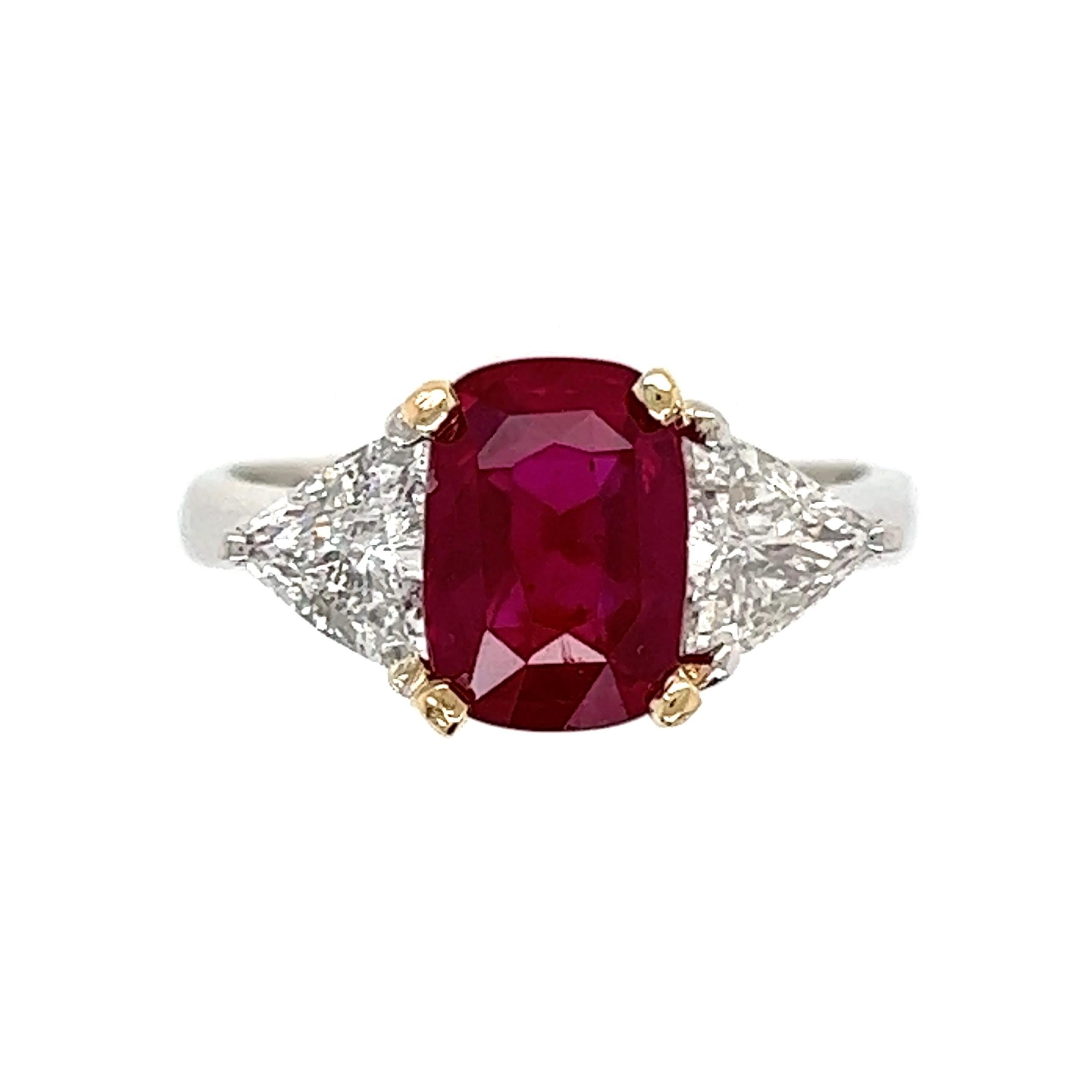 2.80 Carat Ruby GIA and Trillion Diamond 3-Stone Gold Ring Estate Fine Jewelry For Sale 1