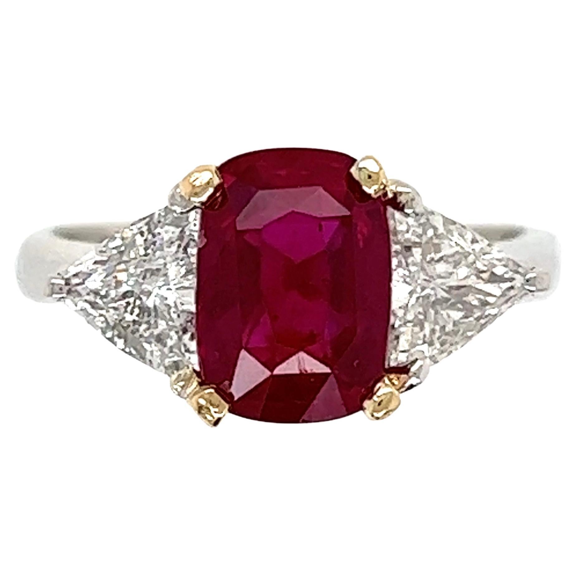 2.80 Carat Ruby GIA and Trillion Diamond 3-Stone Gold Ring Estate Fine Jewelry For Sale