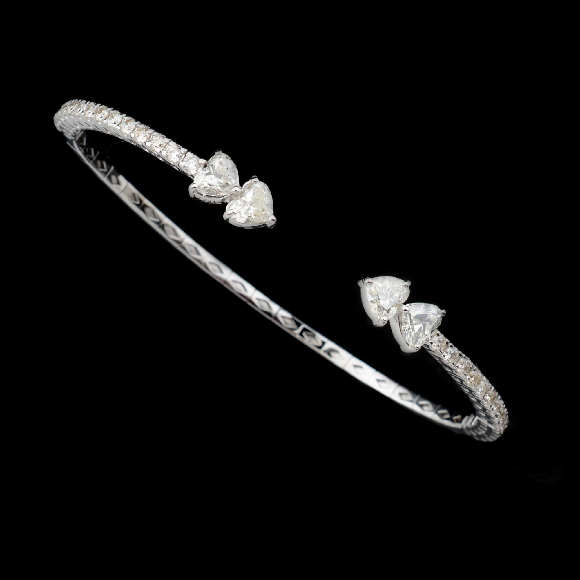 Modern 2.80 Carat SI/HI Heart Shape Diamond Cuff Bangle Bracelet 18 Karat White Gold For Sale