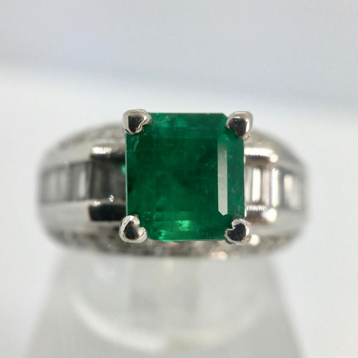Contemporary 2.80 Carat Square Colombian Emeralds and Diamond Engagement Ring White Gold For Sale