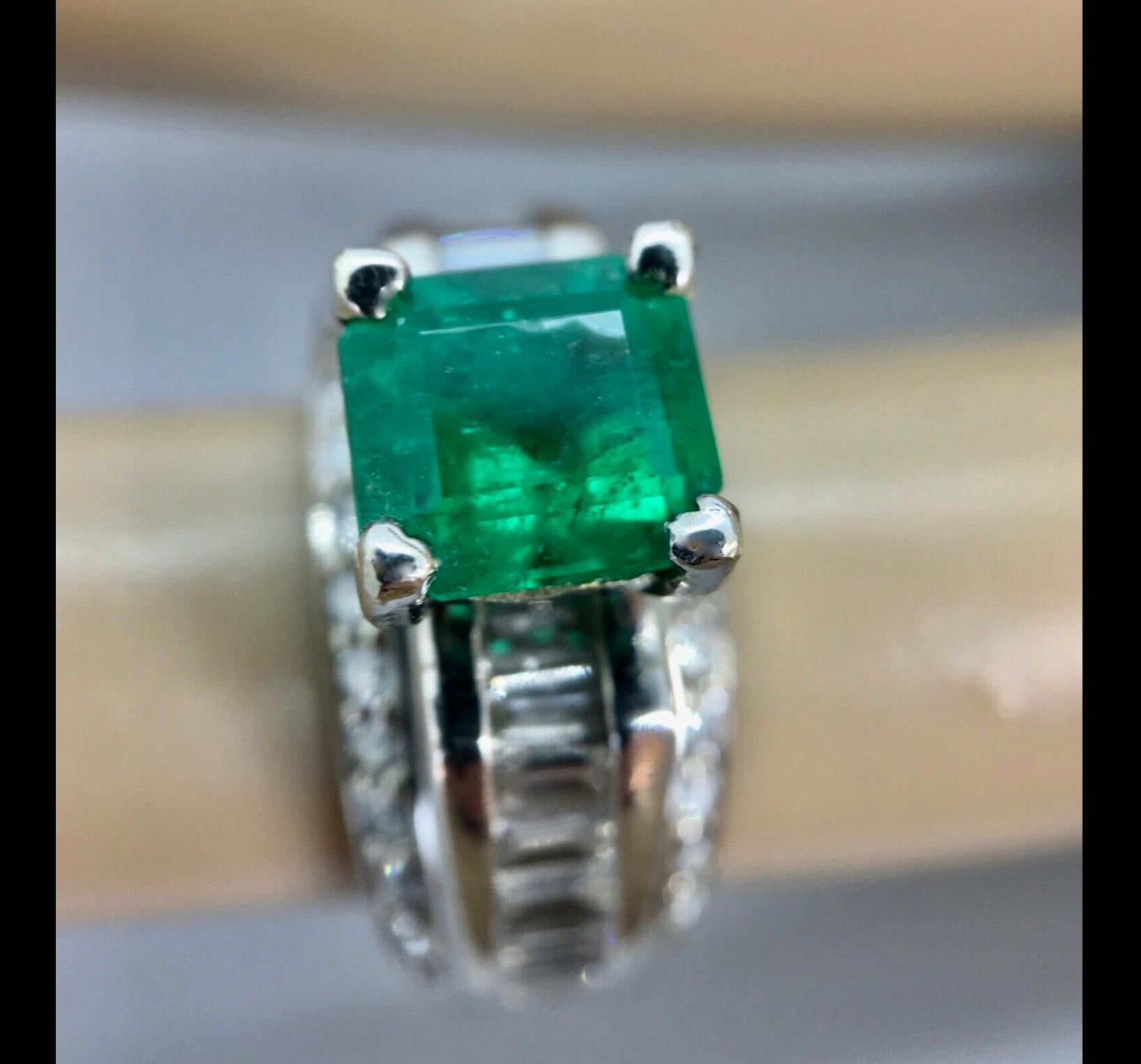 2.80 Carat Square Colombian Emeralds and Diamond Engagement Ring White Gold For Sale 1