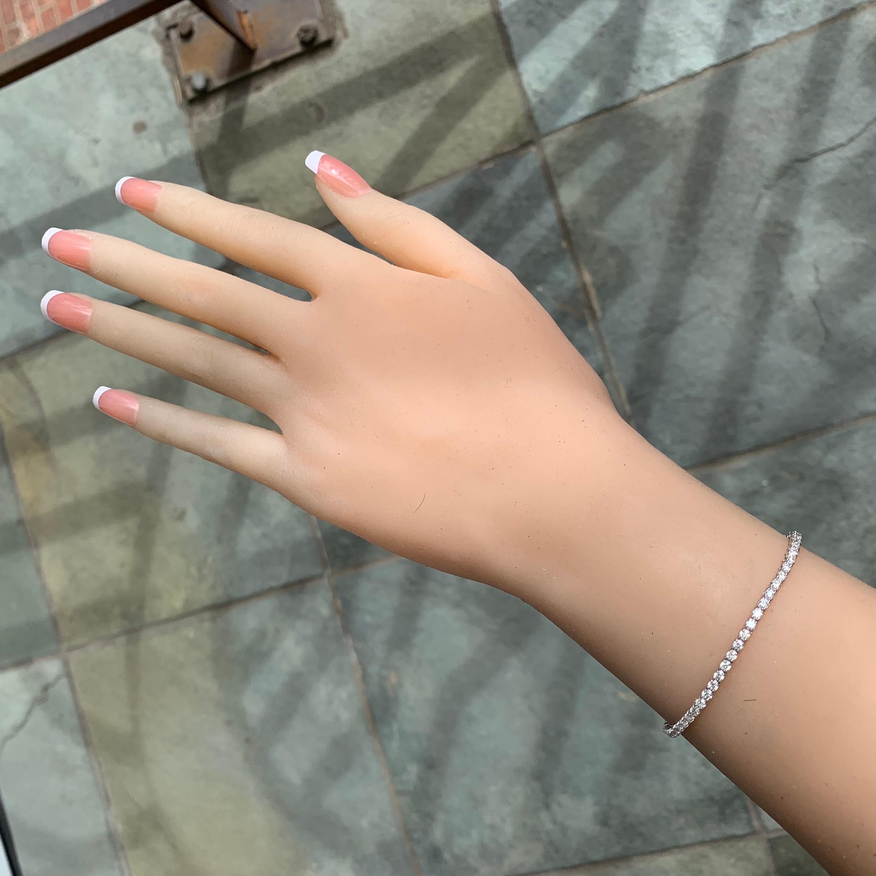 2,80 Karat Tw ungefähre Diamant-Tennis-Armband 18 Karat Gold, Ben Dannie (Rundschliff) im Angebot
