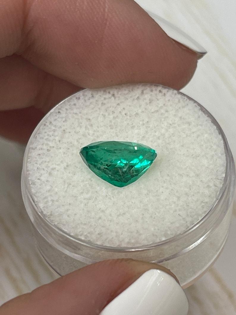 2,80 carati di smeraldo colombiano verde bluastro taglio ovale - Gemma di maggio in vendita 2