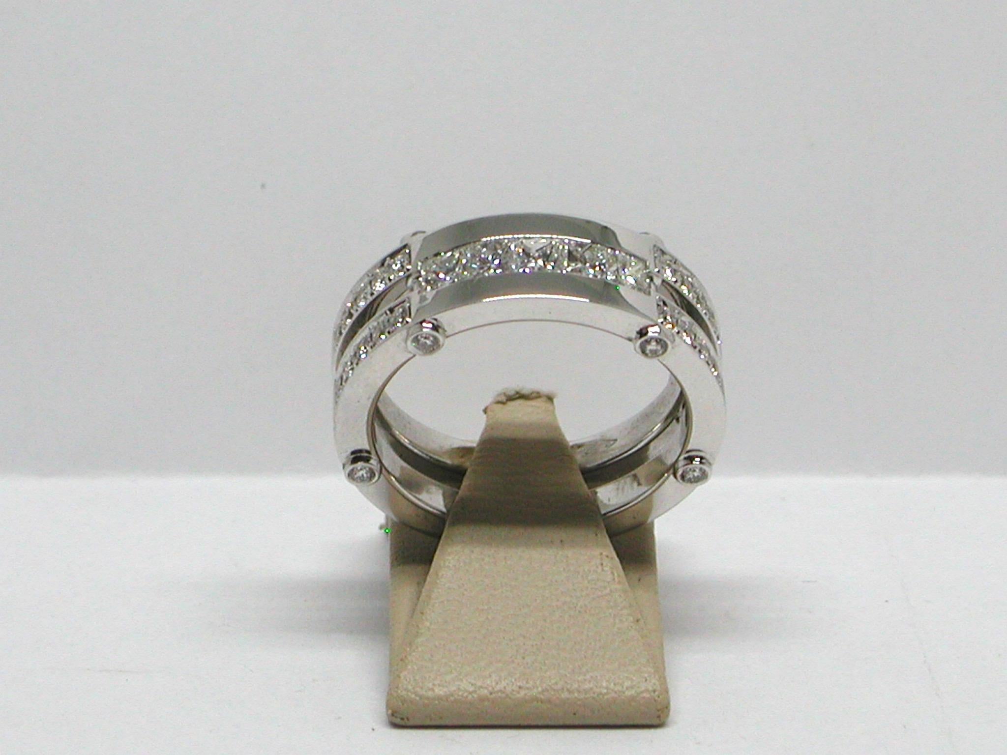 2.80 Carat White Gold Princess Cut Diamond Men's Ring In New Condition In Antwerp, BE