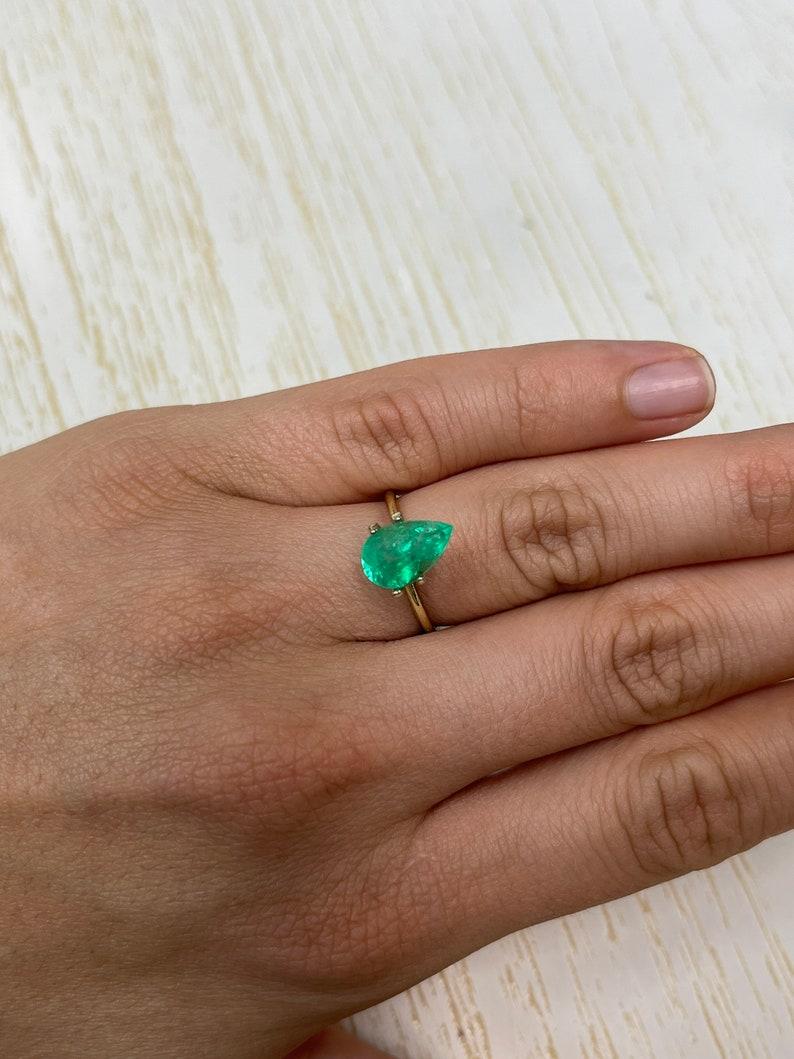 2,80 Karat gelblich grüner kolumbianischer Smaragd - Birnenschliff Teardrop Loser Smaragd im Angebot 1