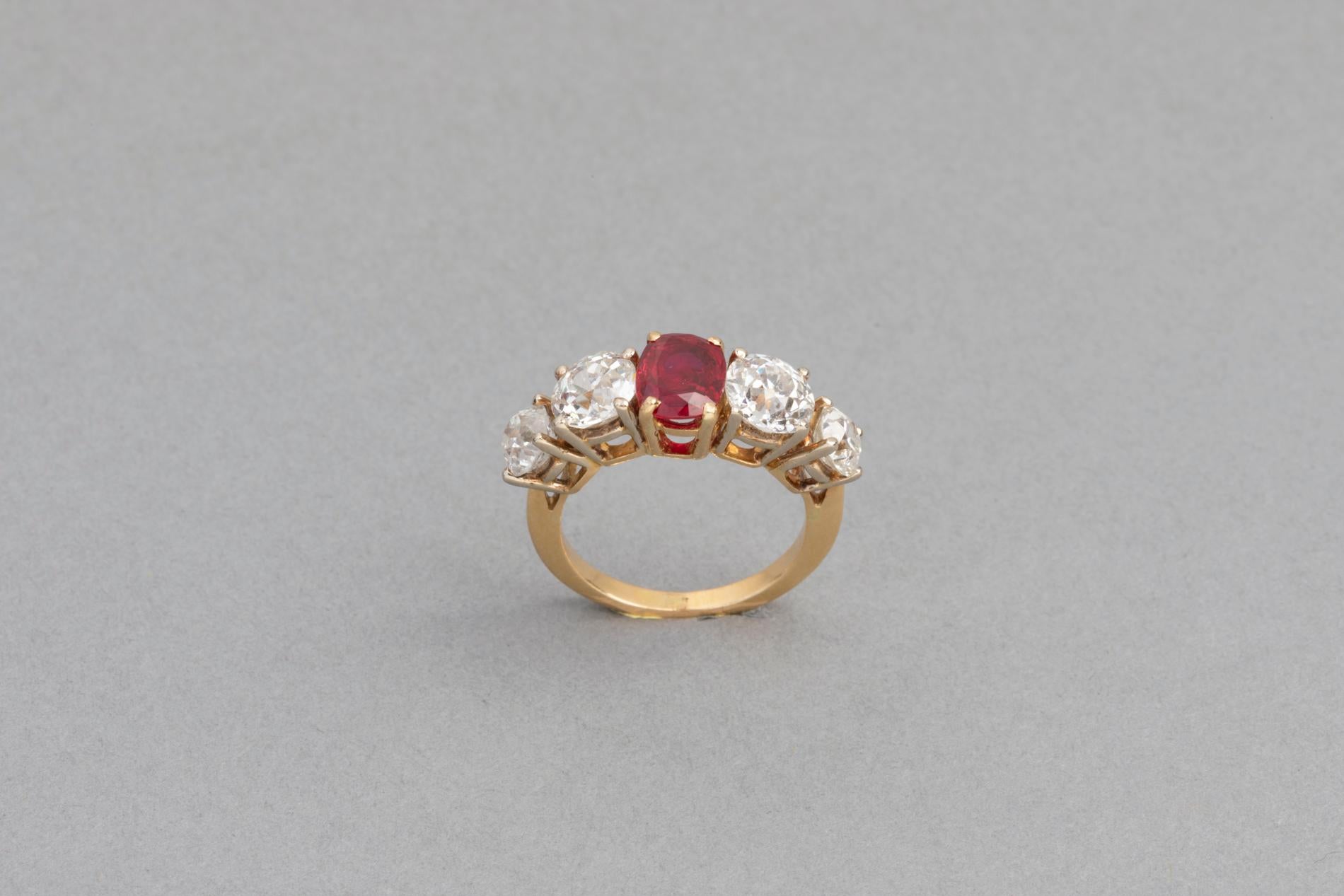 2.80 Carat Diamonds and 1.20 Carat Ruby French Band Ring In Good Condition For Sale In Saint-Ouen, FR