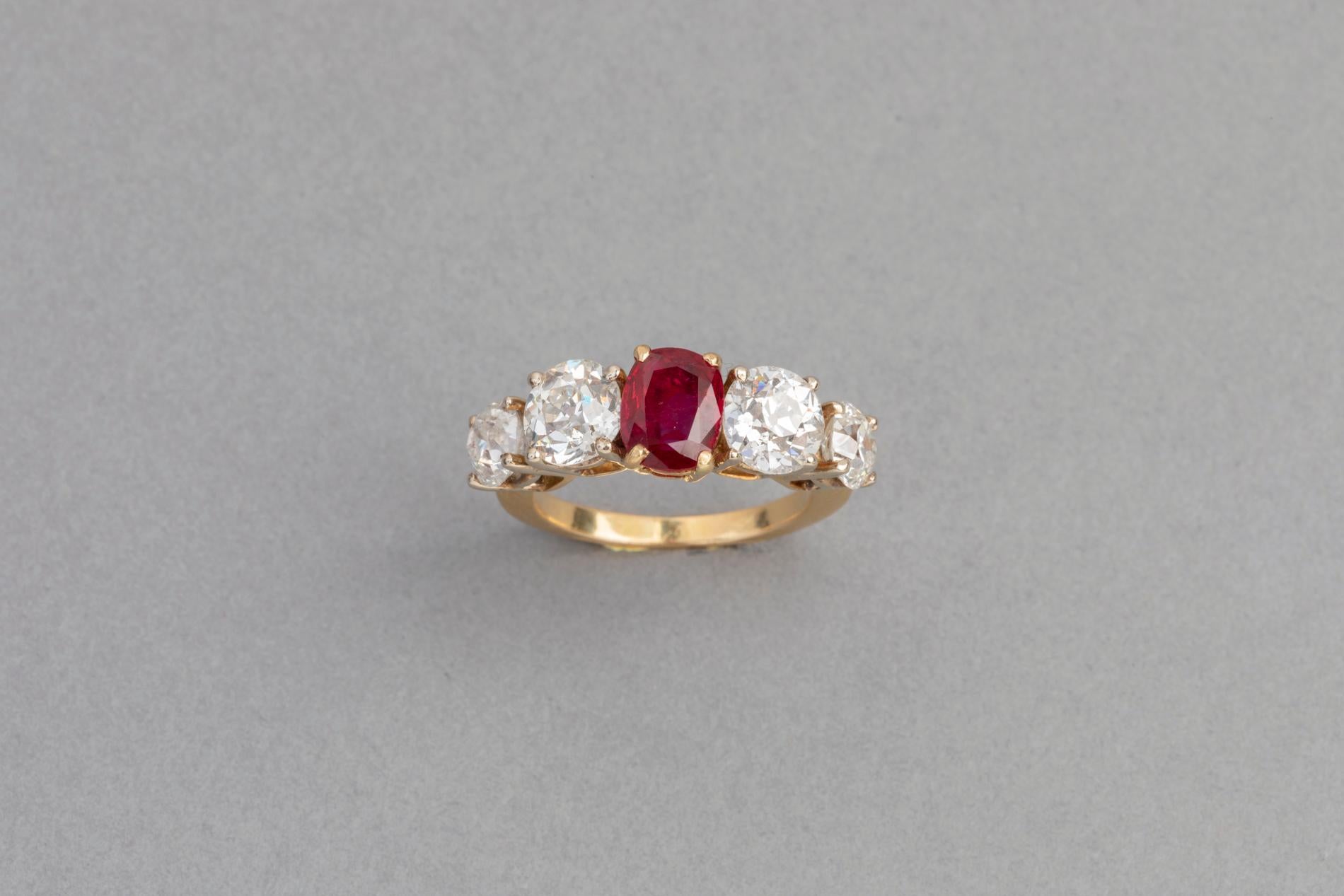 2.80 Carat Diamonds and 1.20 Carat Ruby French Band Ring For Sale 3