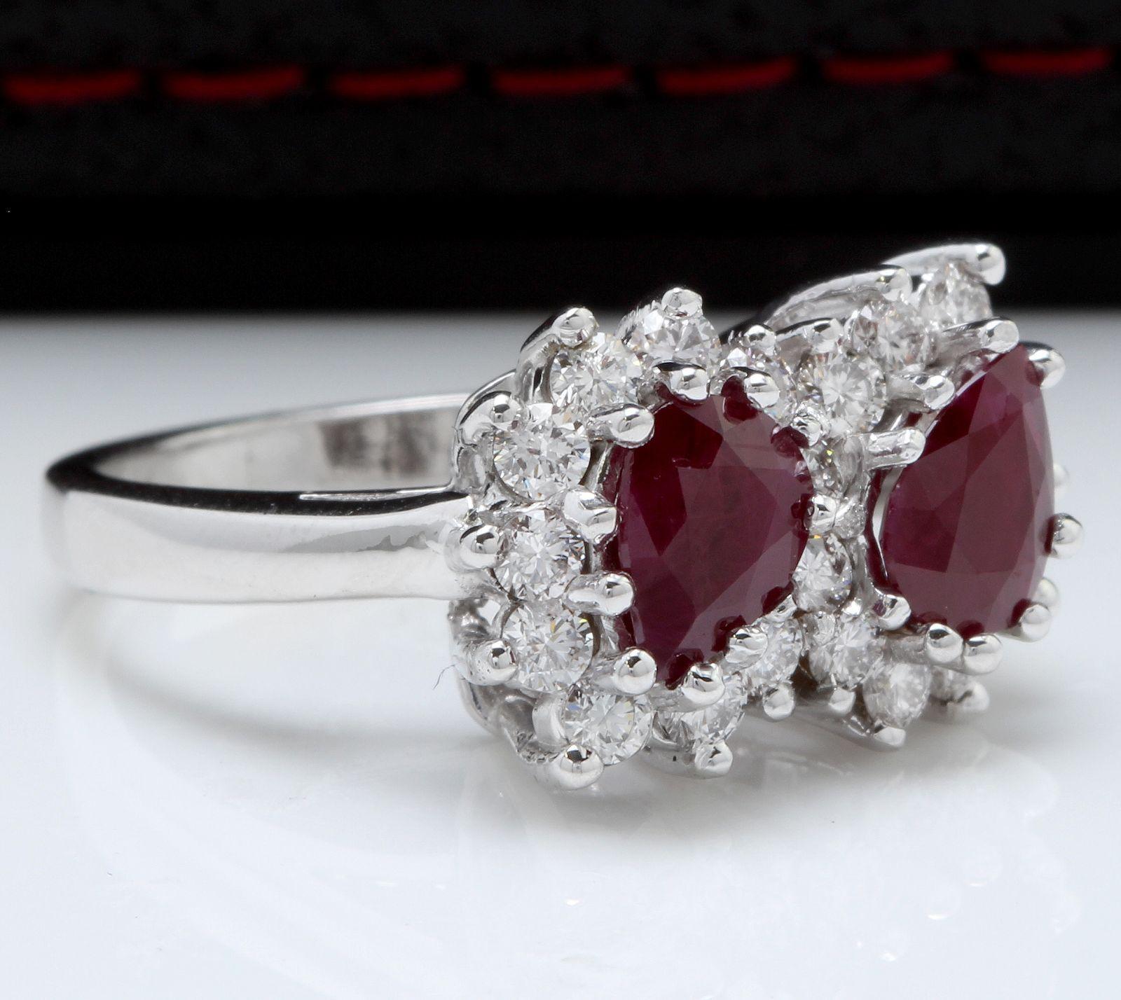 2.80 Karat Wunderschöner natürlicher Rubin und Diamant 14K Massiv Weißgold Ring

Total Natural Pear Cut Red Rubies Gewicht ist: 1.80 Karat

Natürliche runde Diamanten Gewicht ist: 1.00 Karat (Farbe G / Reinheit VS2-SI1)

Ringgröße: 5,5 (auf Anfrage