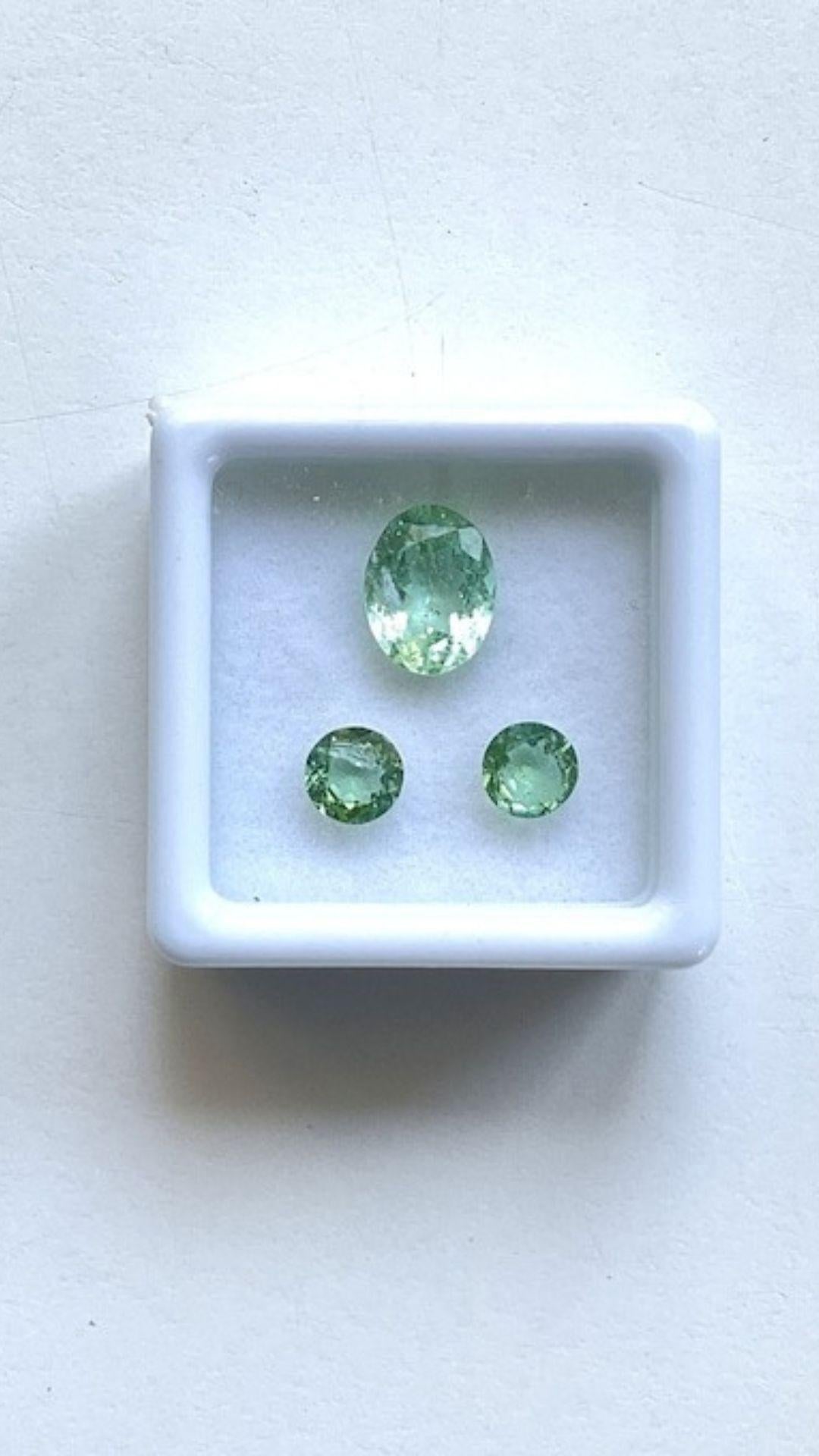 Art Deco 2.80 Carats Green Tourmaline Match Pair, Green Tourmaline Round and Oval Gems For Sale