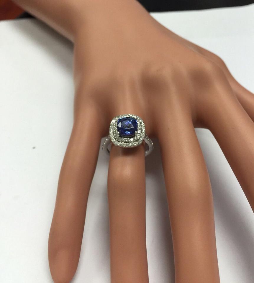2.80 Carat Natural AAA+ Tanzanite and Diamond 14 Karat Solid White Gold Ring For Sale 4