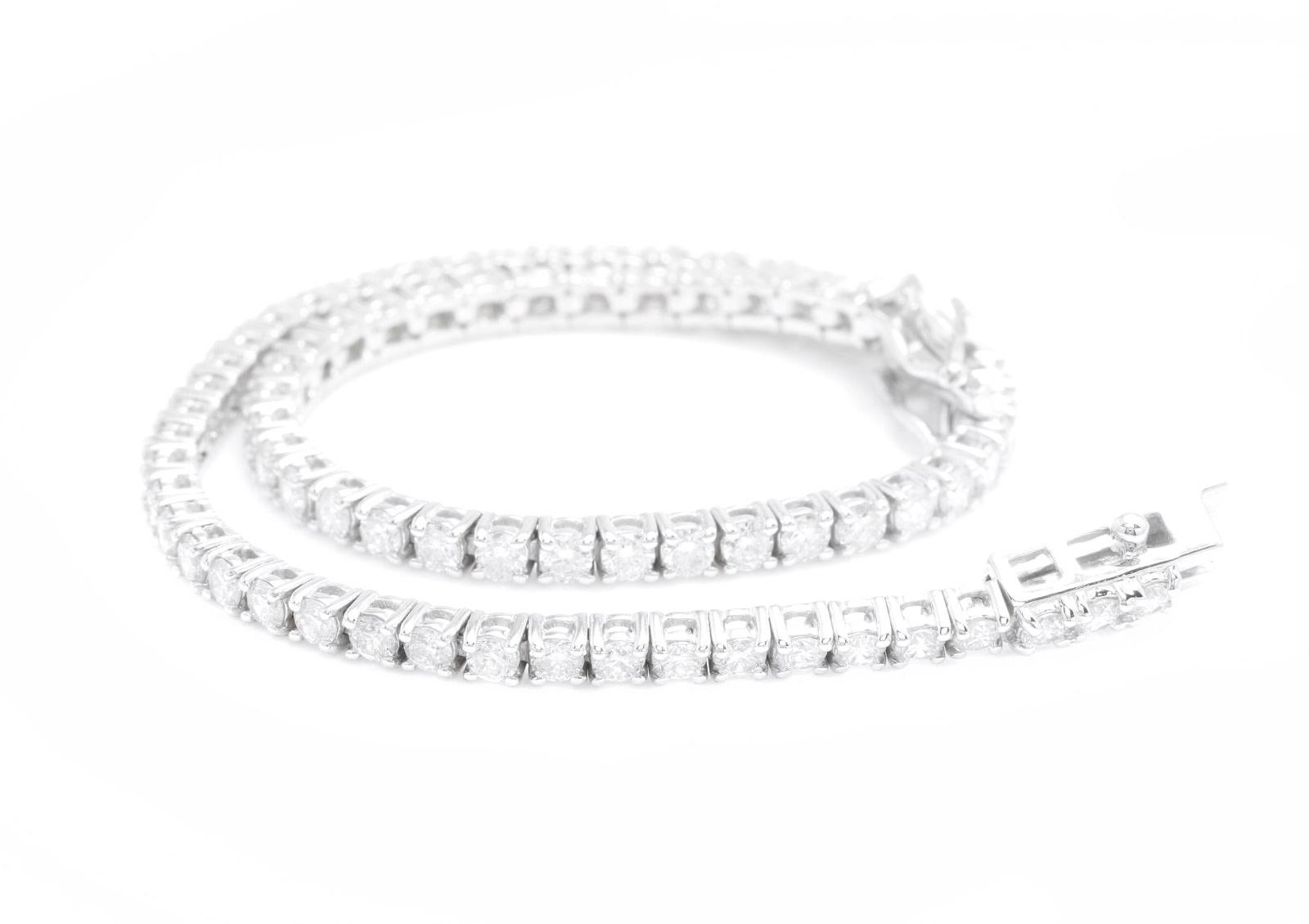 Women's 2.80 Carats Natural Diamond 14K Solid White Gold Bracelet For Sale