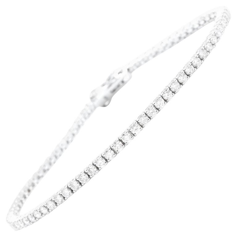 2.80 Carats Natural Diamond 14K Solid White Gold Bracelet For Sale at