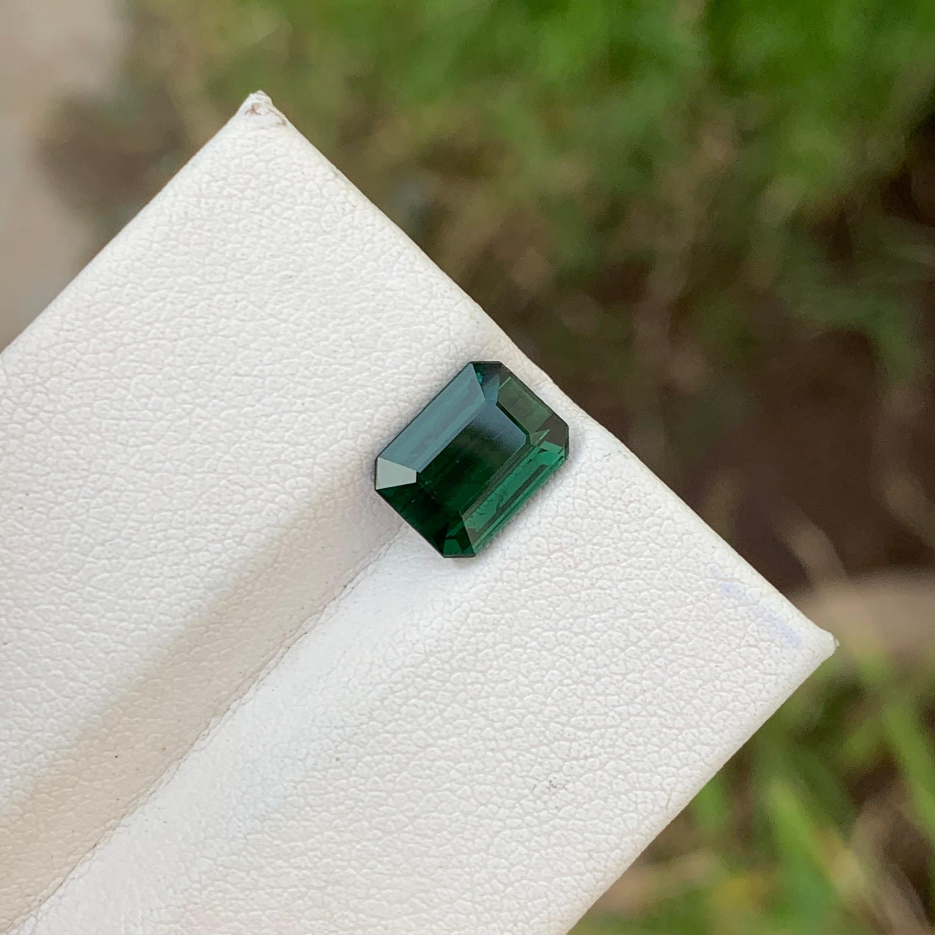 2.80 Carats Natural Loose Dark Green Chrome Tourmaline Emerald Shape en vente 4