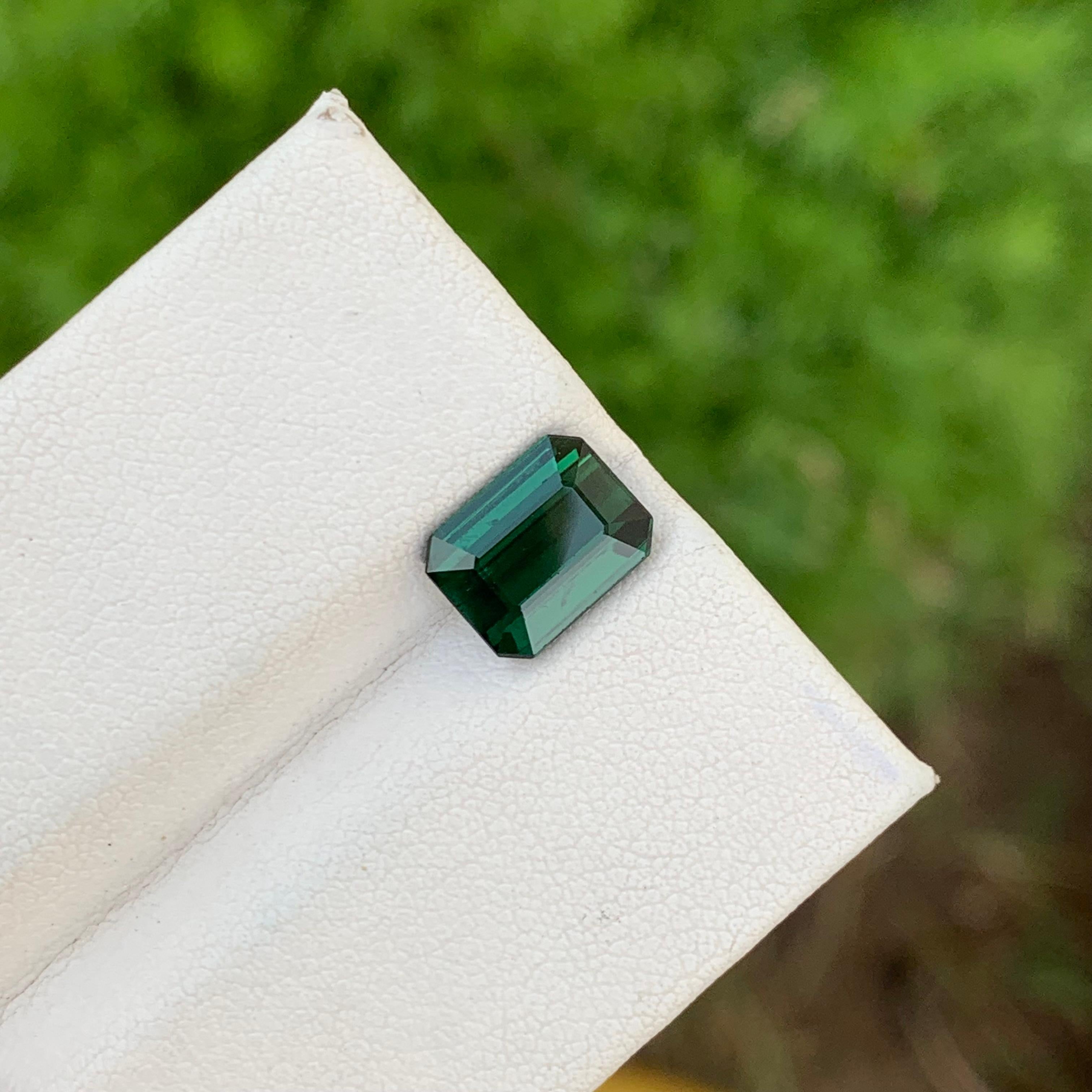 2.80 Carats Natural Loose Dark Green Chrome Tourmaline Emerald Shape en vente 1