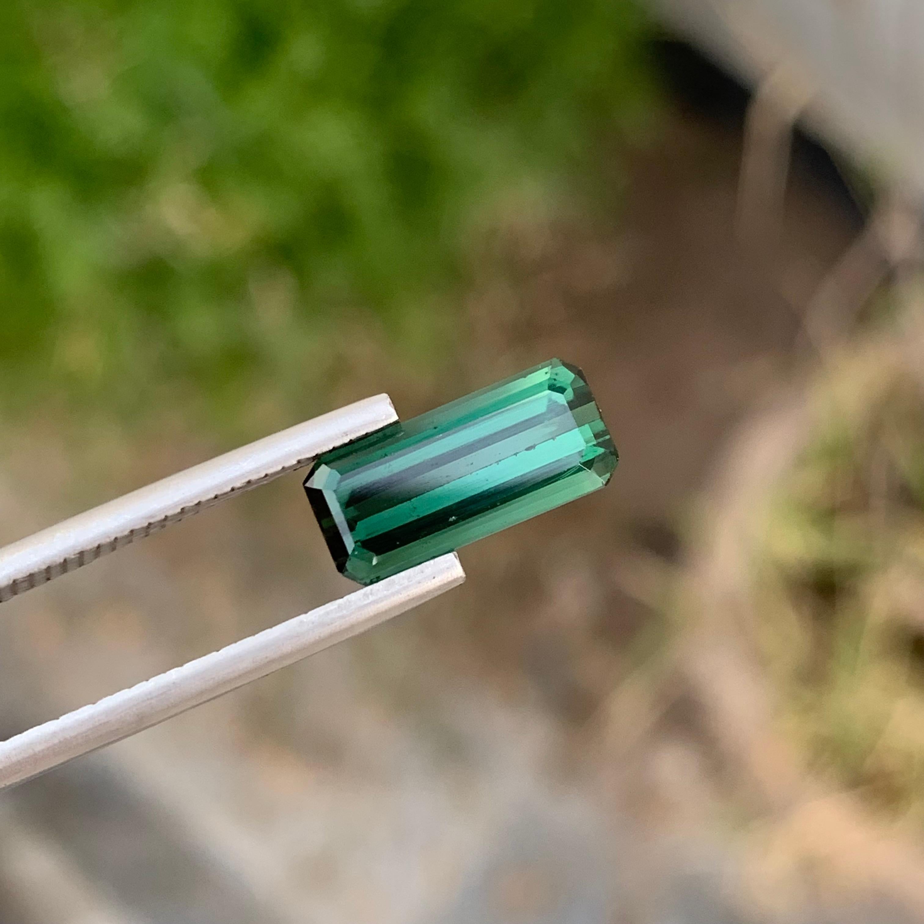 Loser Turmalin 
Gewicht: 2,80 Karat 
Abmessung: 12.2x5.6x4.5 Mm
Herkunft: Afghanistan 
Die Form: Smaragd 
Farbe: Green Lagoon
Behandlung: Nicht
Zertifikat: Auf Anfrage 
