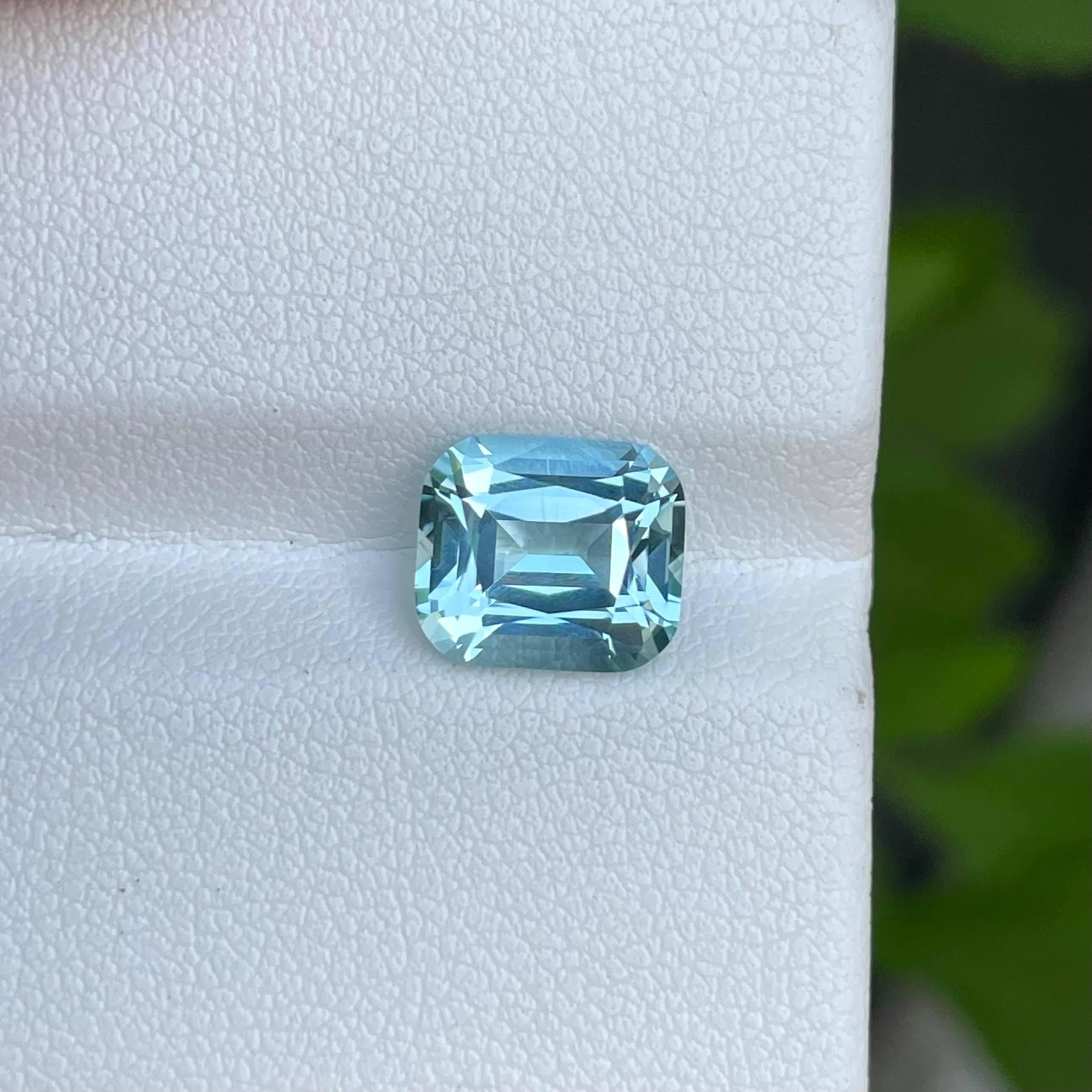 Modern 2.80 carats Sea Blue Loose Aquamarine Cushion Cut Natural Nigerian Gemstone For Sale