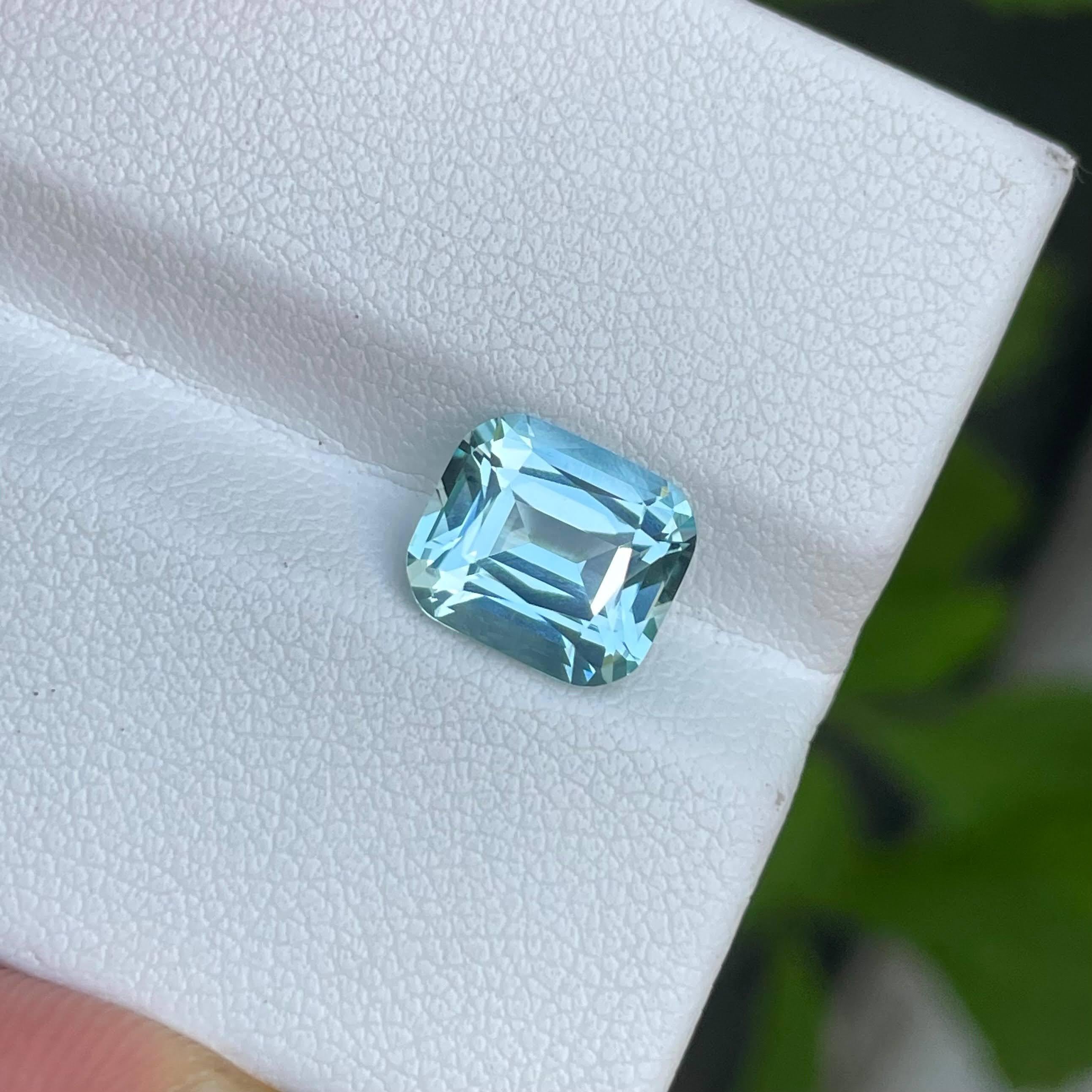 2.80 carats Sea Blue Loose Aquamarine Cushion Cut Natural Nigerian Gemstone In New Condition For Sale In Bangkok, TH