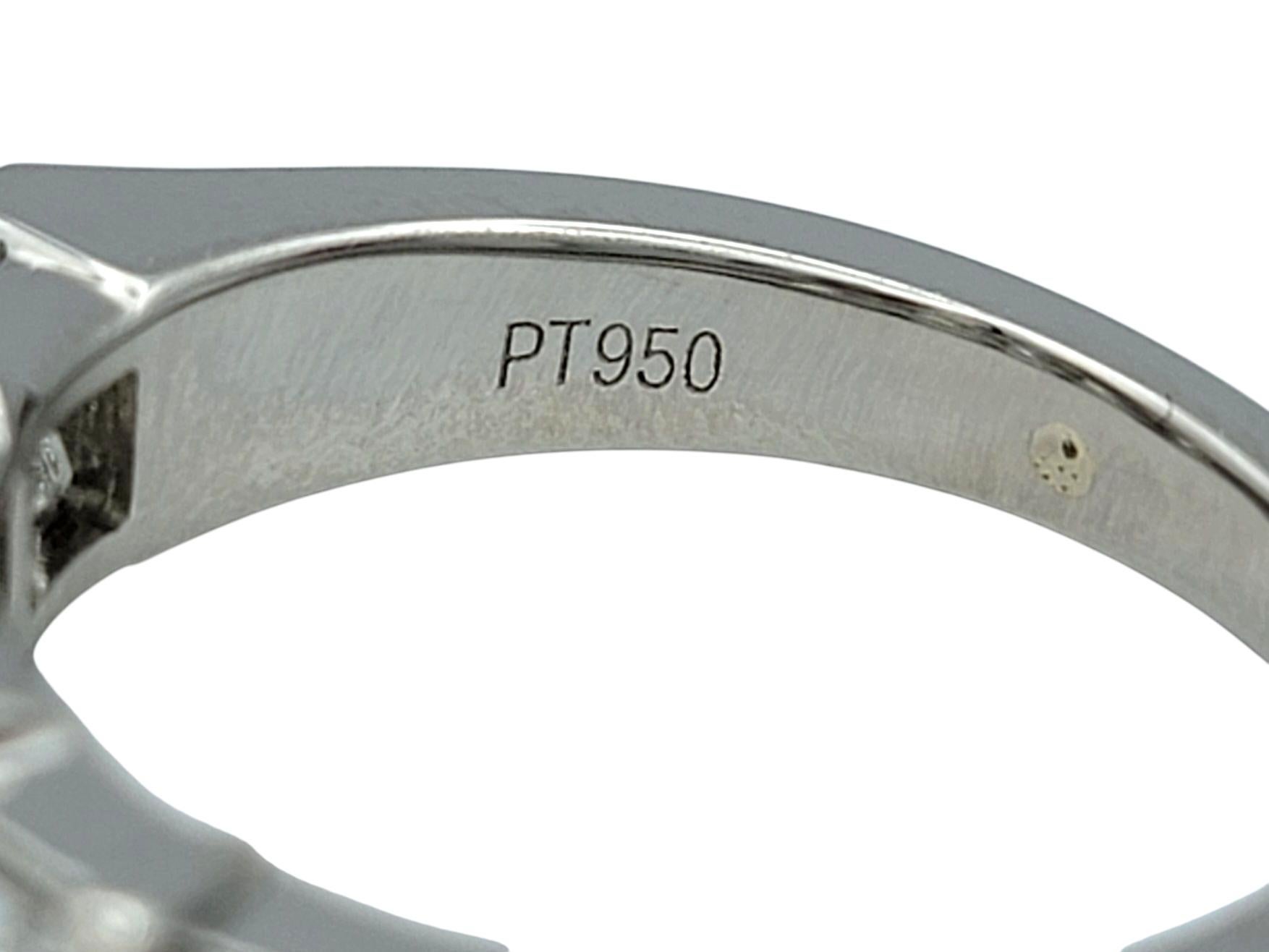 Anello a fascia con diamanti taglio principessa da 2,80 carati totali e cinque pietre in platino lucido in vendita 1