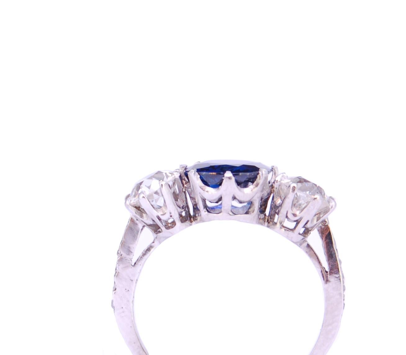 Modern 2.80 Carat Burma Blue Sapphire and Diamond 3-Stone Ring For Sale