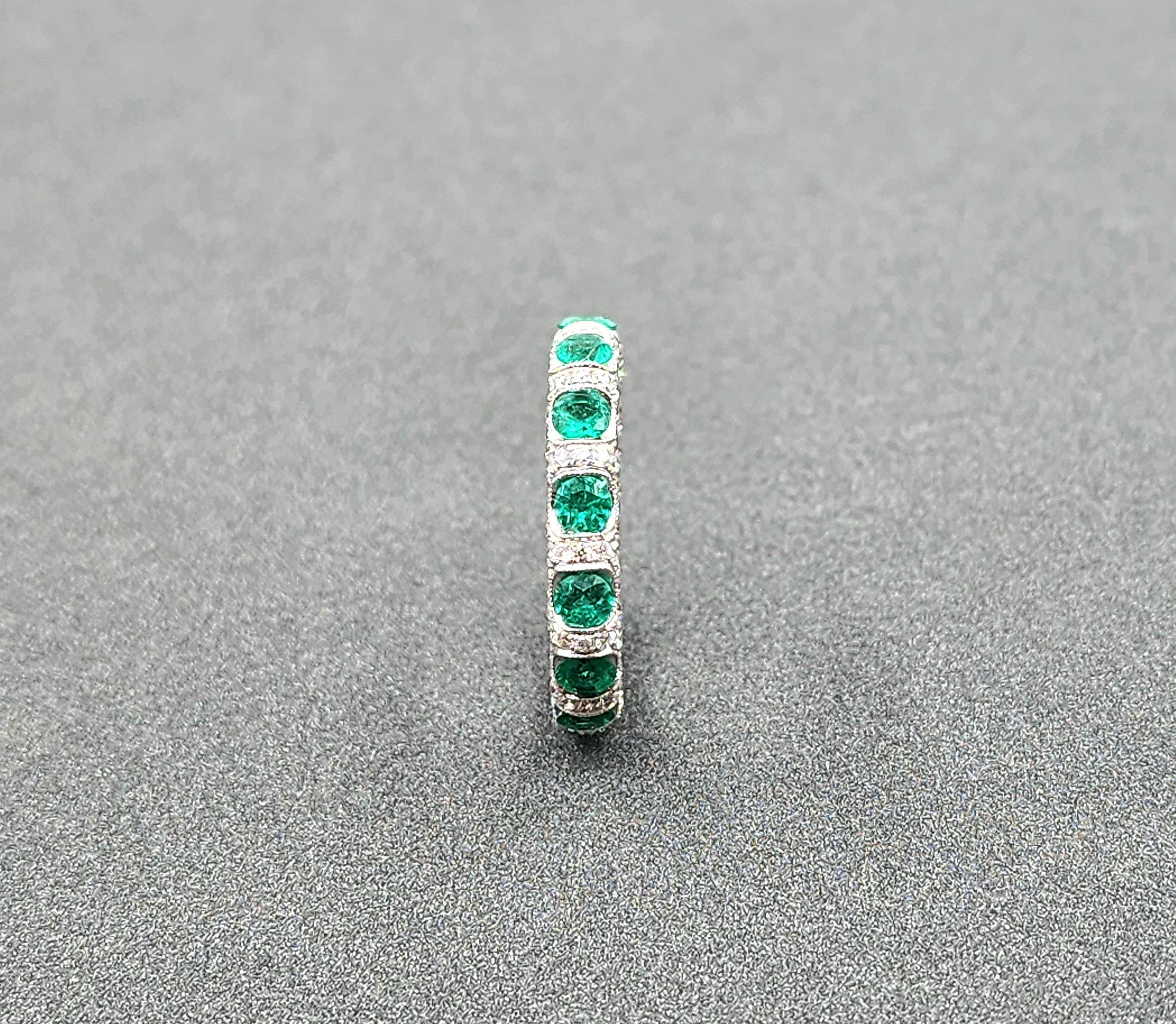 Women's 2.80 ct Natural Emerald & Diamond Eternity Band For Sale