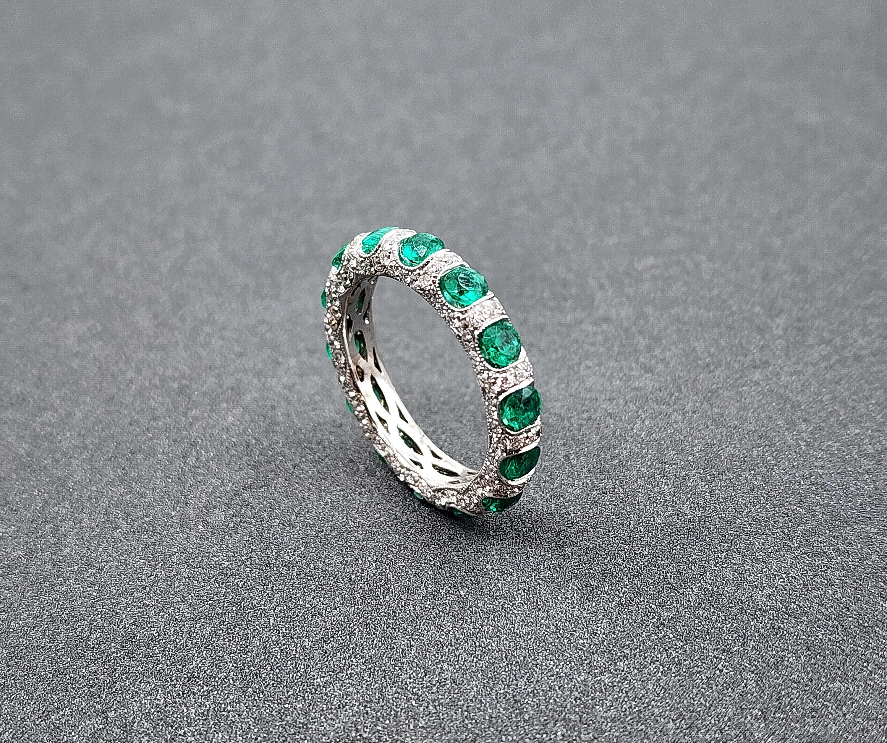 2.80 ct Natural Emerald & Diamond Eternity Band For Sale 2
