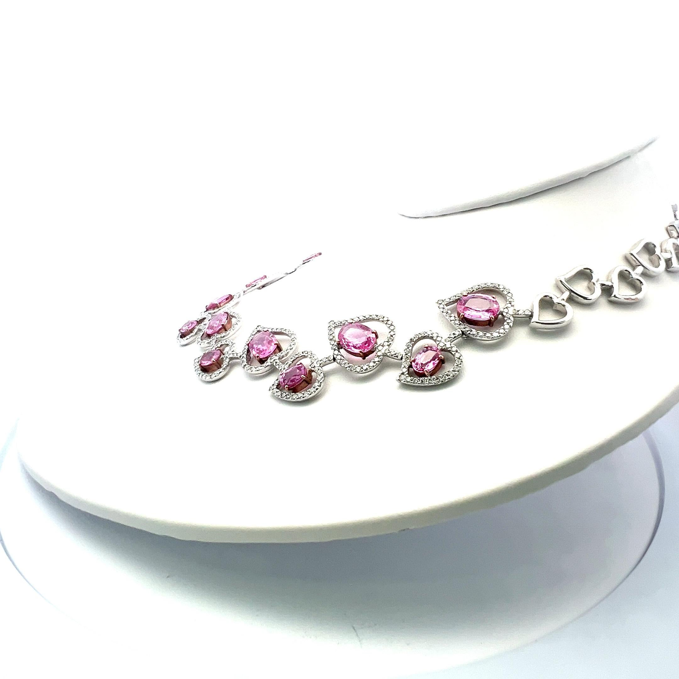 28.00 Carat Pink Sapphire 10.62 Carat Round Diamond 18K WG Statement Necklace In Good Condition In New York, NY