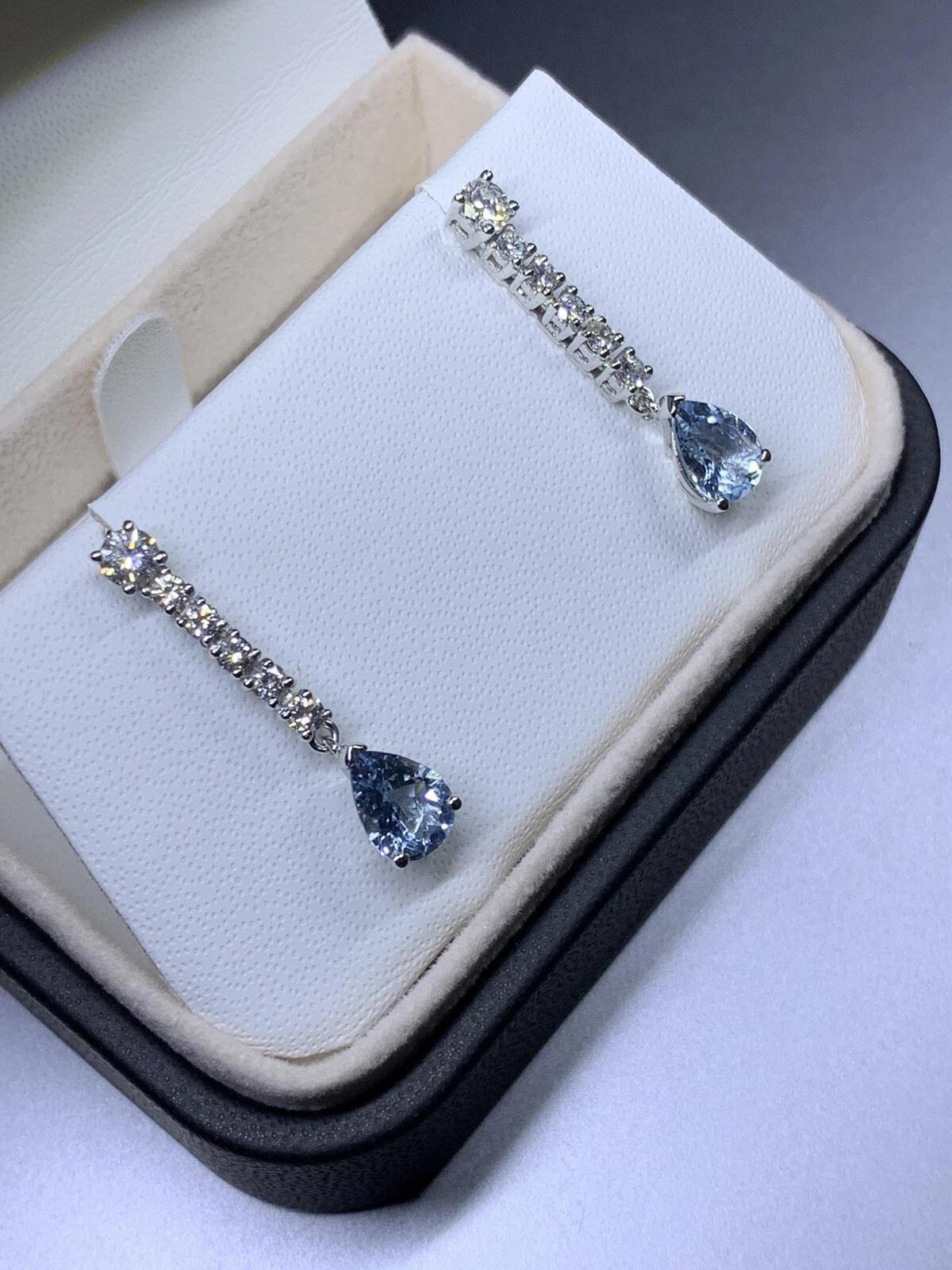 Orecchini a perno con diamanti e acquamarina da 2,80 ct in oro bianco 18 carati. In condizioni Nuovo in vendita a London, GB