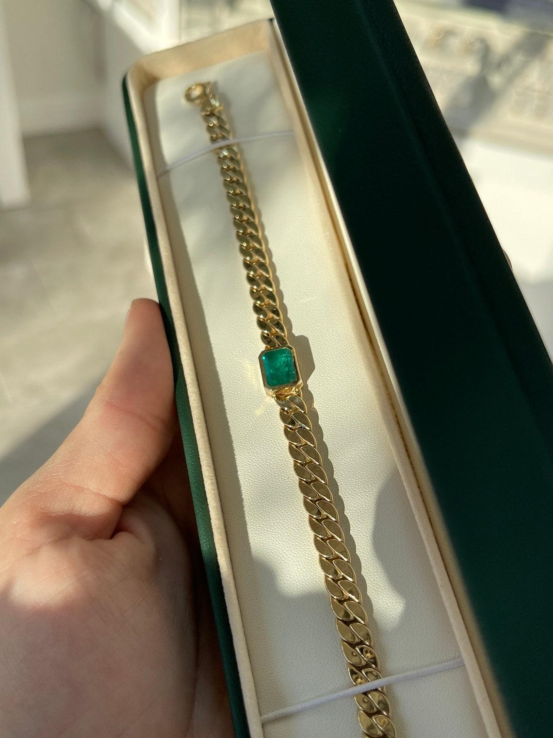 2.80ct Emerald Solitaire Bracelet - Or 14K, Men's Curb Link Bezel Set Emerald Neuf - En vente à Jupiter, FL