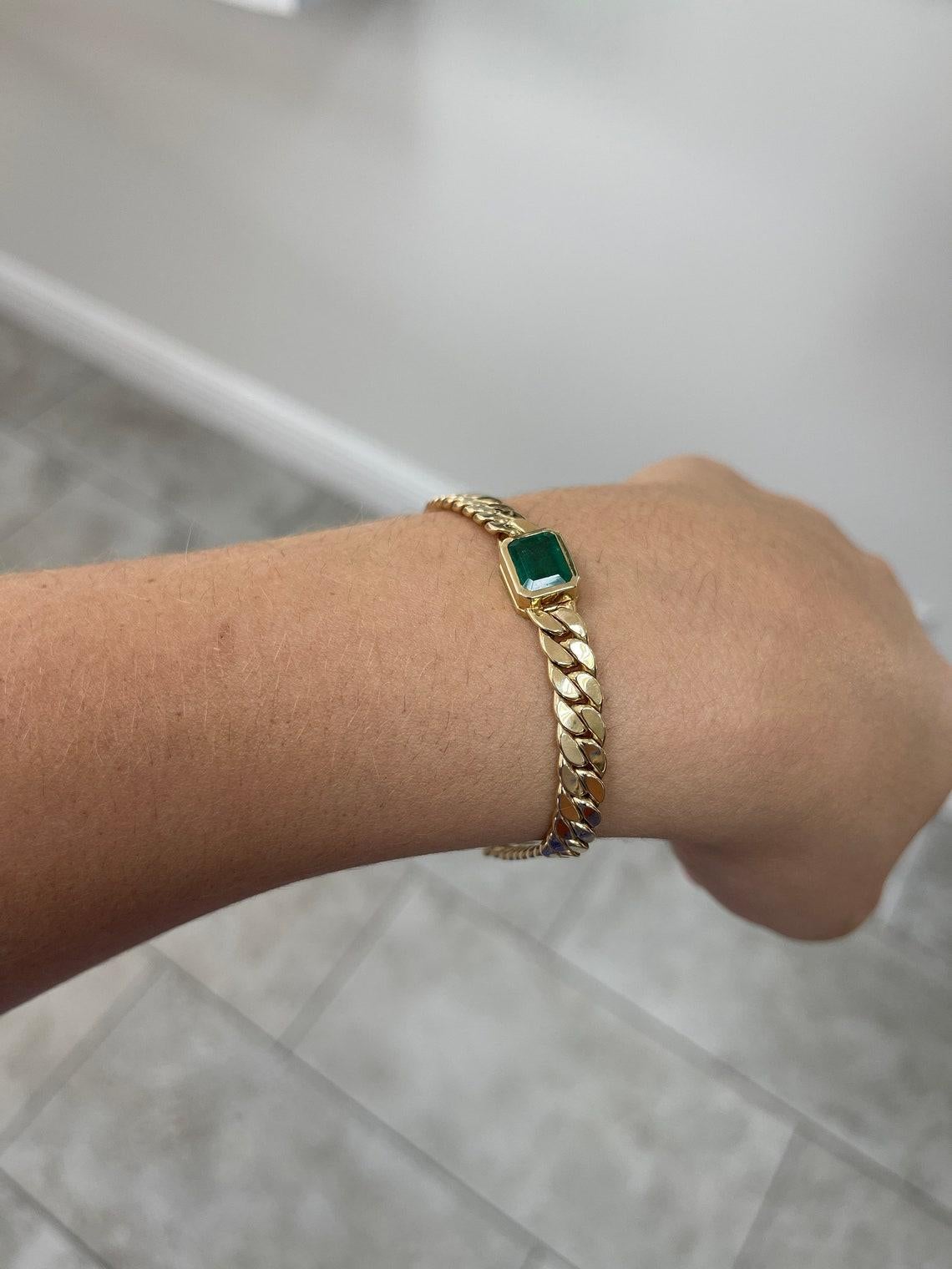 2.80ct Emerald Solitaire Bracelet - Or 14K, Men's Curb Link Bezel Set Emerald en vente 2
