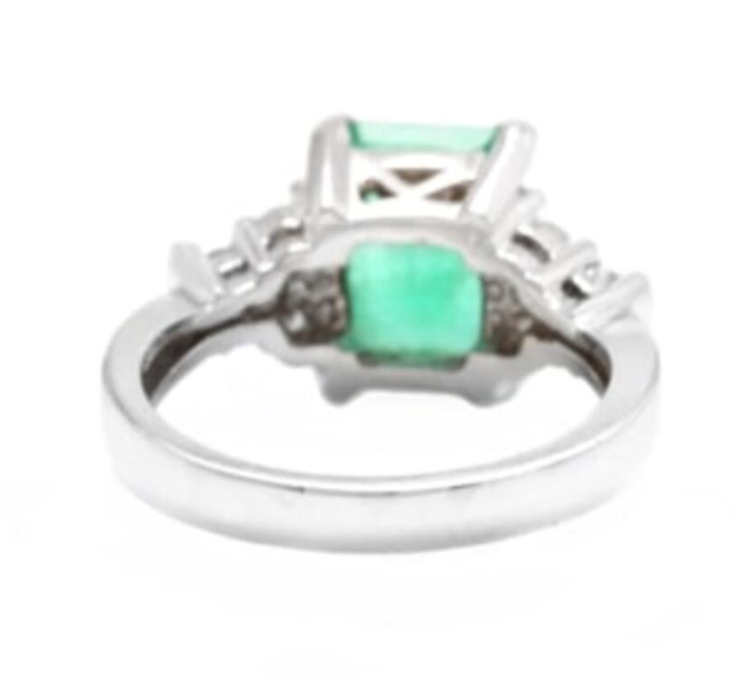 2.80 Carat Natural Emerald and Diamond 14 Karat Solid White Gold Ring In New Condition For Sale In Los Angeles, CA