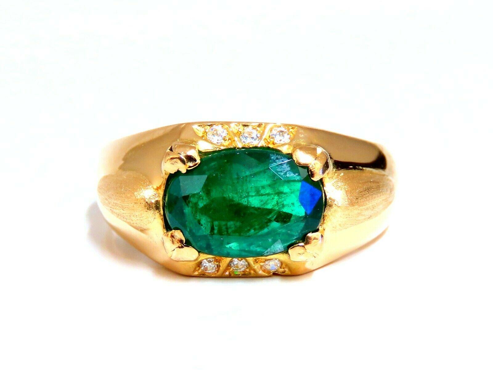 Oval Cut 2.80 Carat Natural Emerald Diamonds Men's Ring 16 Karat For Sale