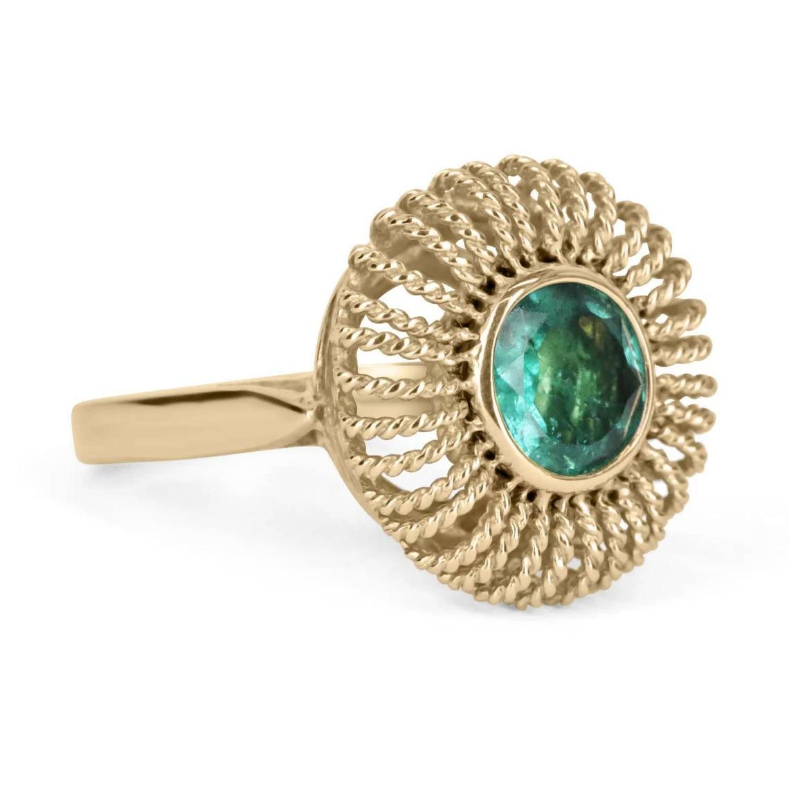 La bague présentée est une bague solitaire ronde et en or, de style rétro, fabriquée à la main vers les années 1950. La pierre centrale naturelle a une belle couleur bleu-vert de mer et une taille impressionnante. Heldly, l'émeraude de l'esprit de