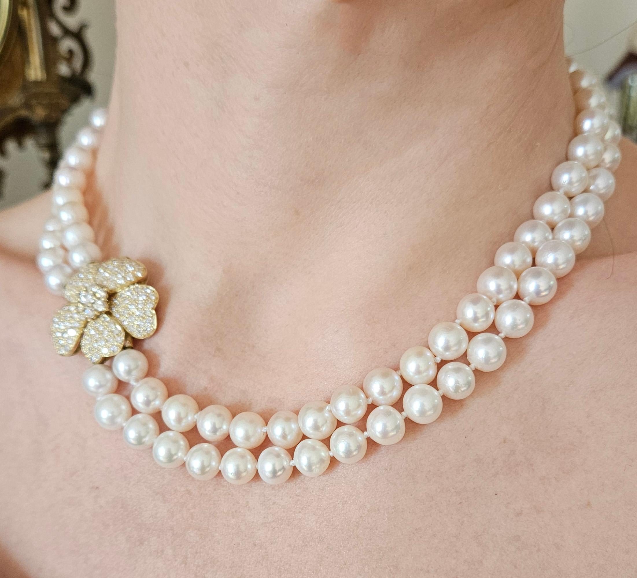 2.80ctw Diamond Flower Cultured Akoya White Double Strand Pearl 18KY Necklace In Good Condition For Sale In New York, NY