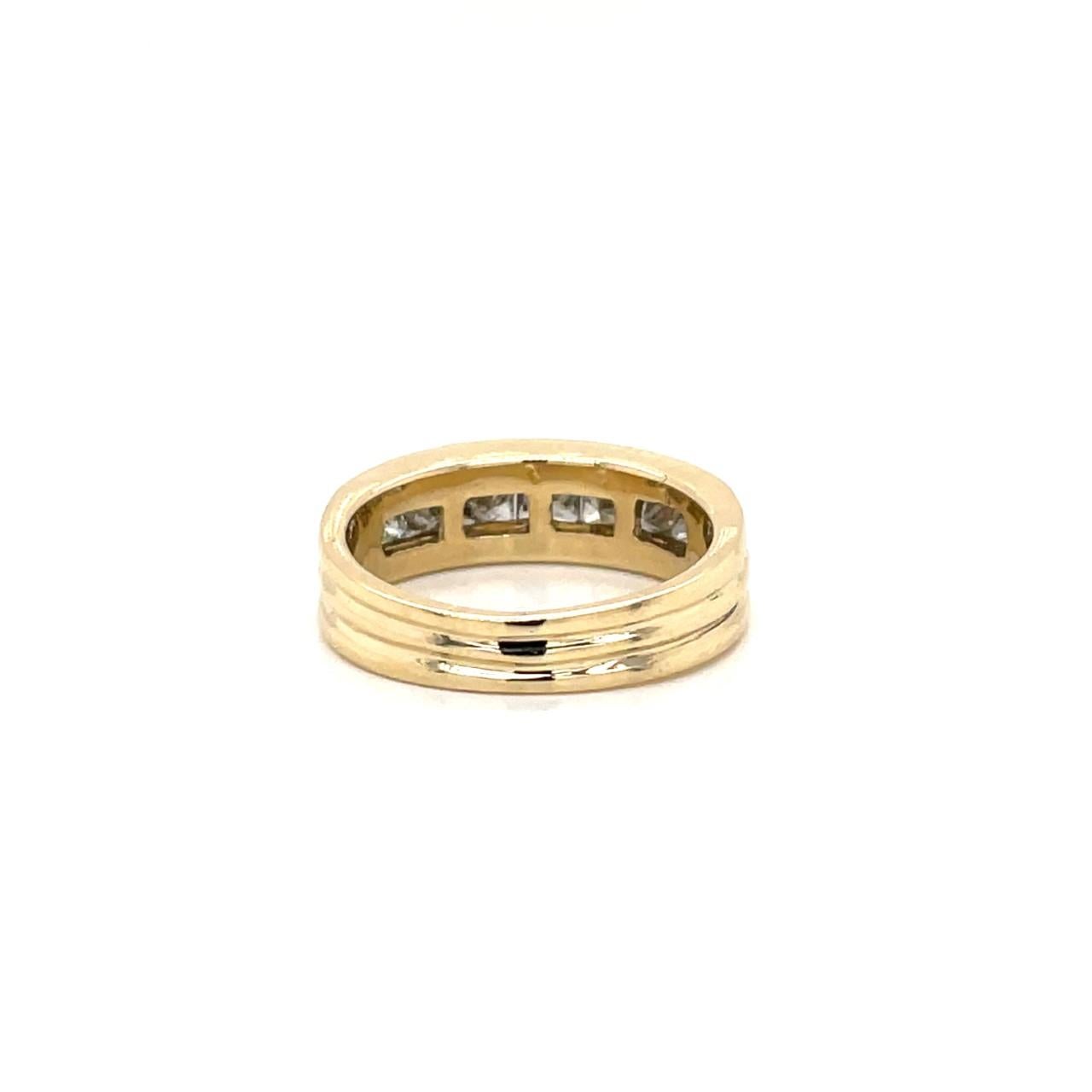Women's or Men's 2.80tcw Princess Diamond and 14k Yellow Gold Ring For Sale